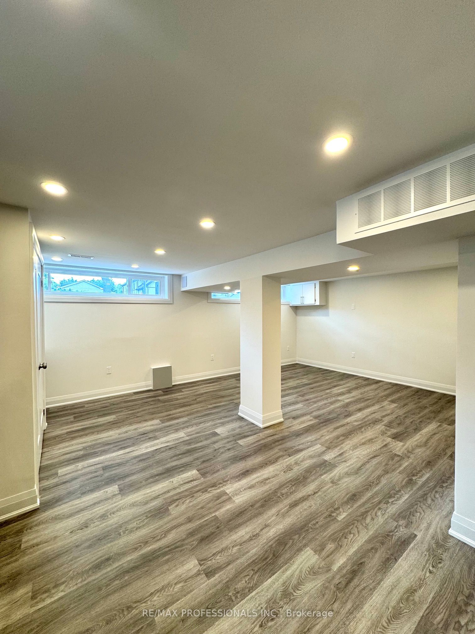 24 Millburn Drive BSMT, Toronto, ON M9B 2W9 photo 3