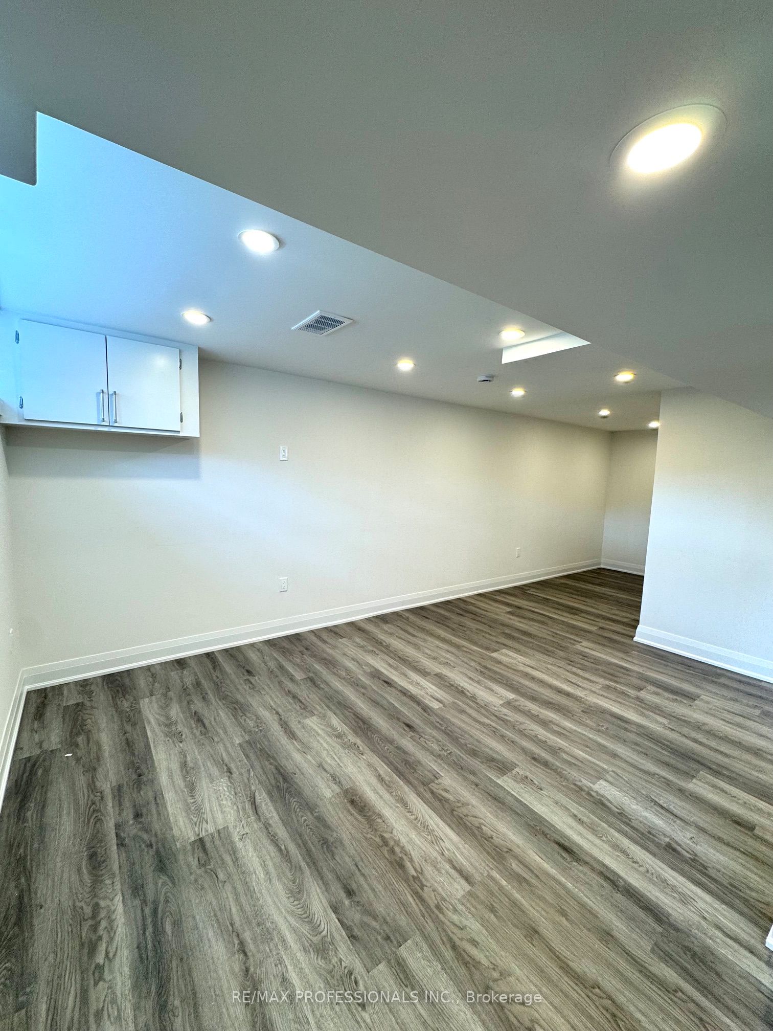 24 Millburn Drive BSMT, Toronto, ON M9B 2W9 photo 4