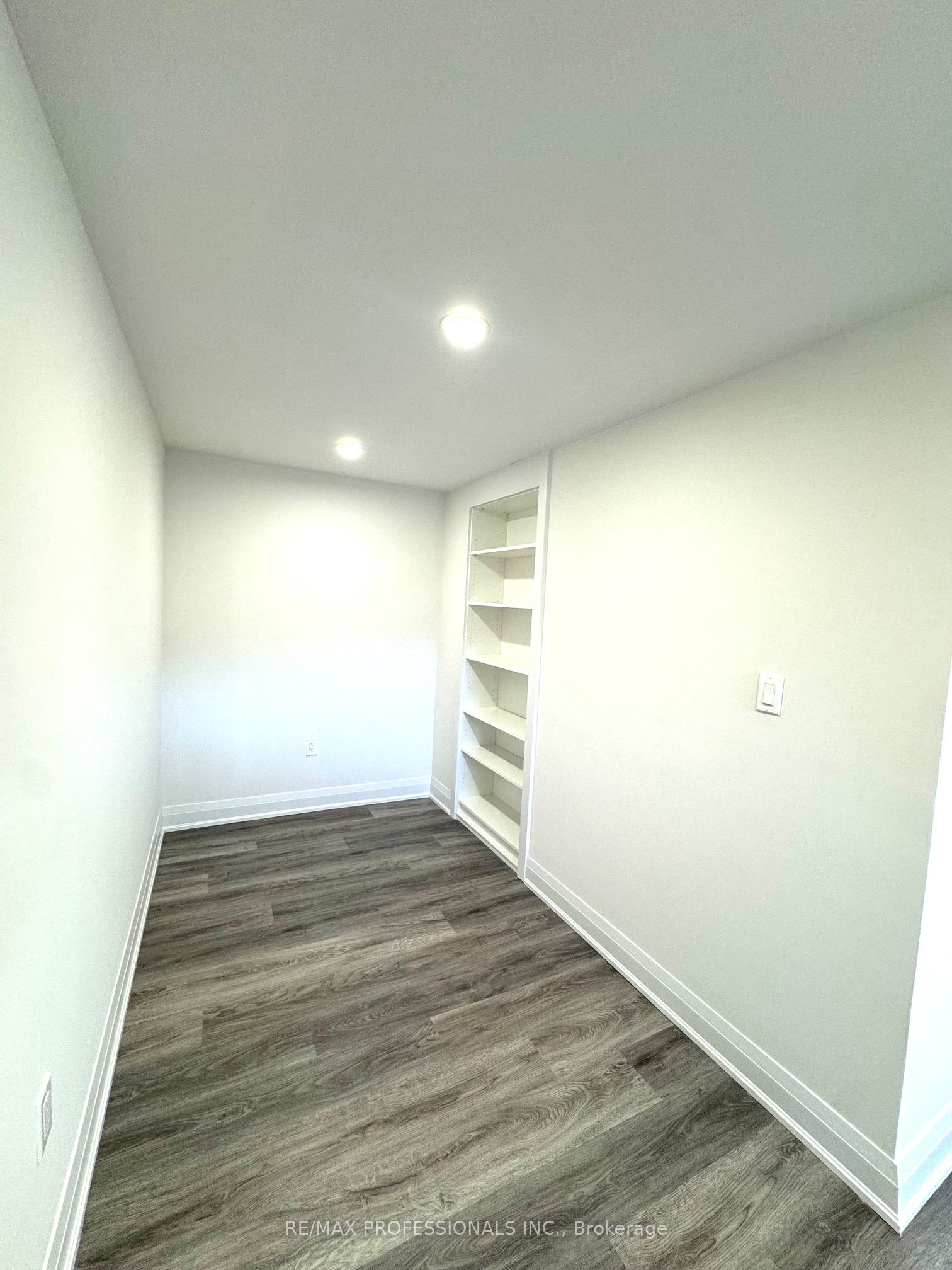 24 Millburn Drive BSMT, Toronto, ON M9B 2W9 photo 5