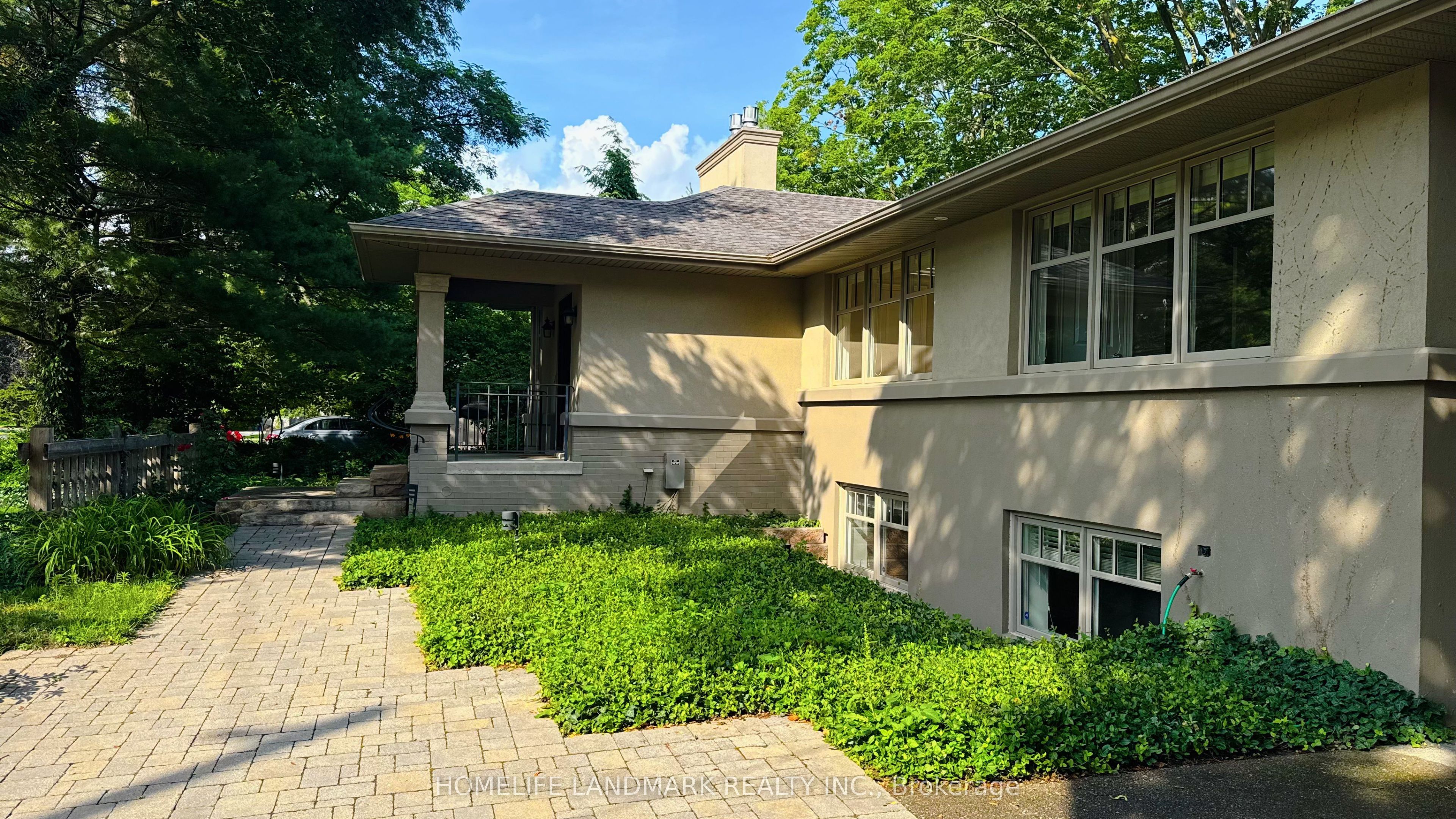 2062 GLENFOREST Crescent, Oakville, ON L6J 2G4 photo 2