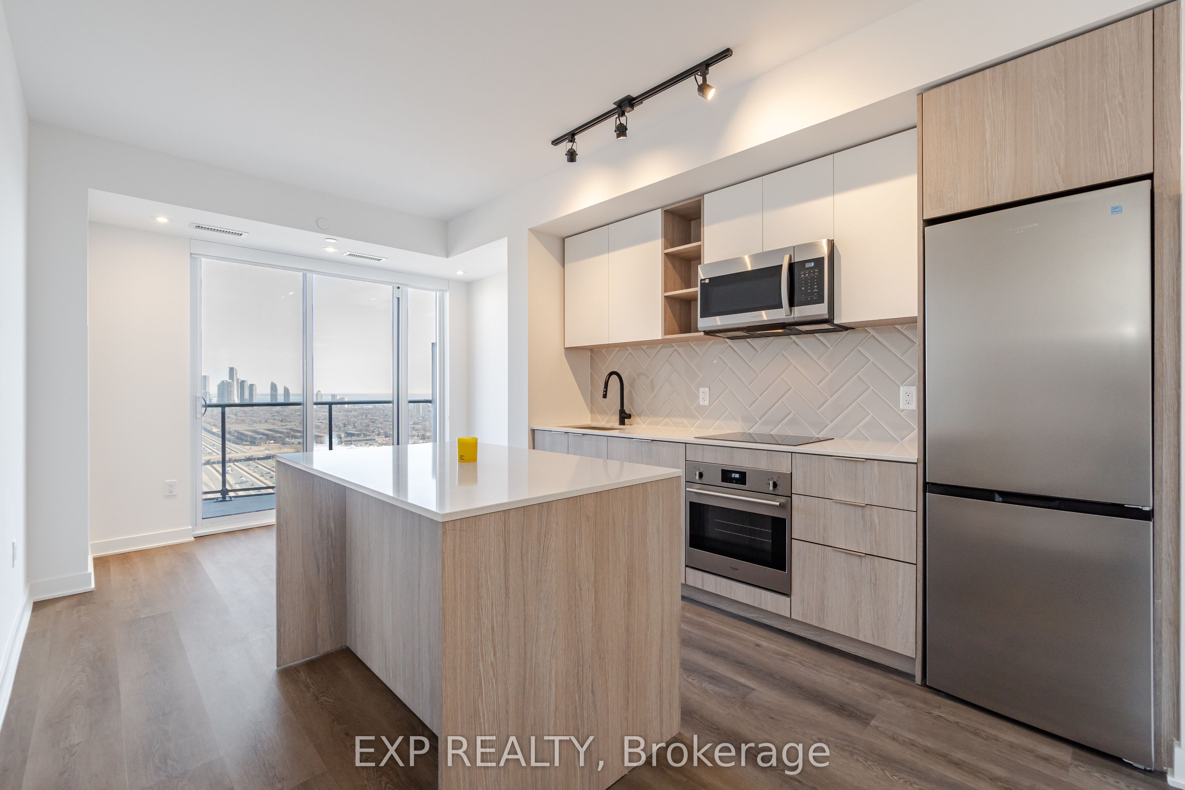 36 Zorra Street 1805, Toronto, ON M8Z 4Z7 photo 2