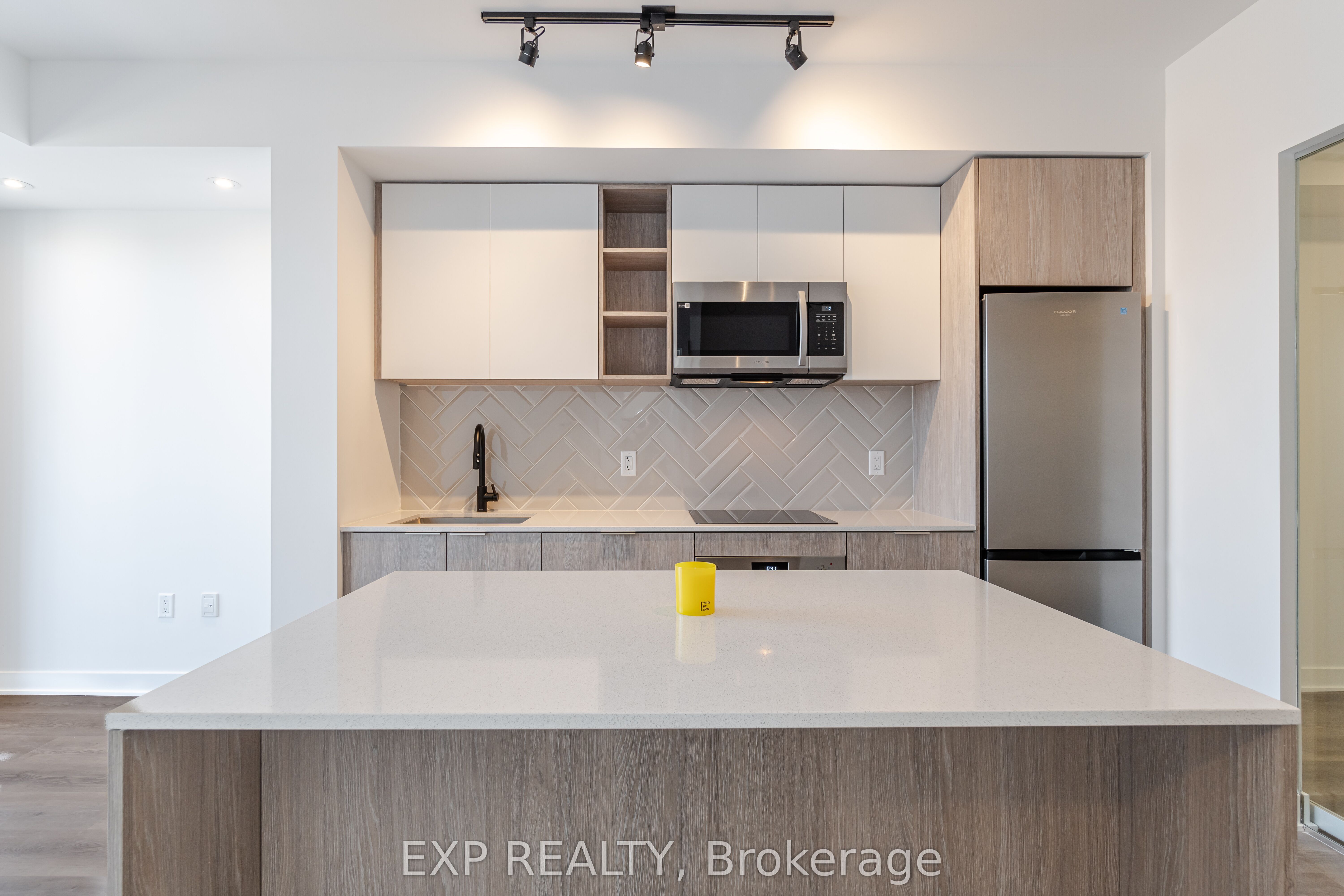 36 Zorra Street 1805, Toronto, ON M8Z 4Z7 photo 3