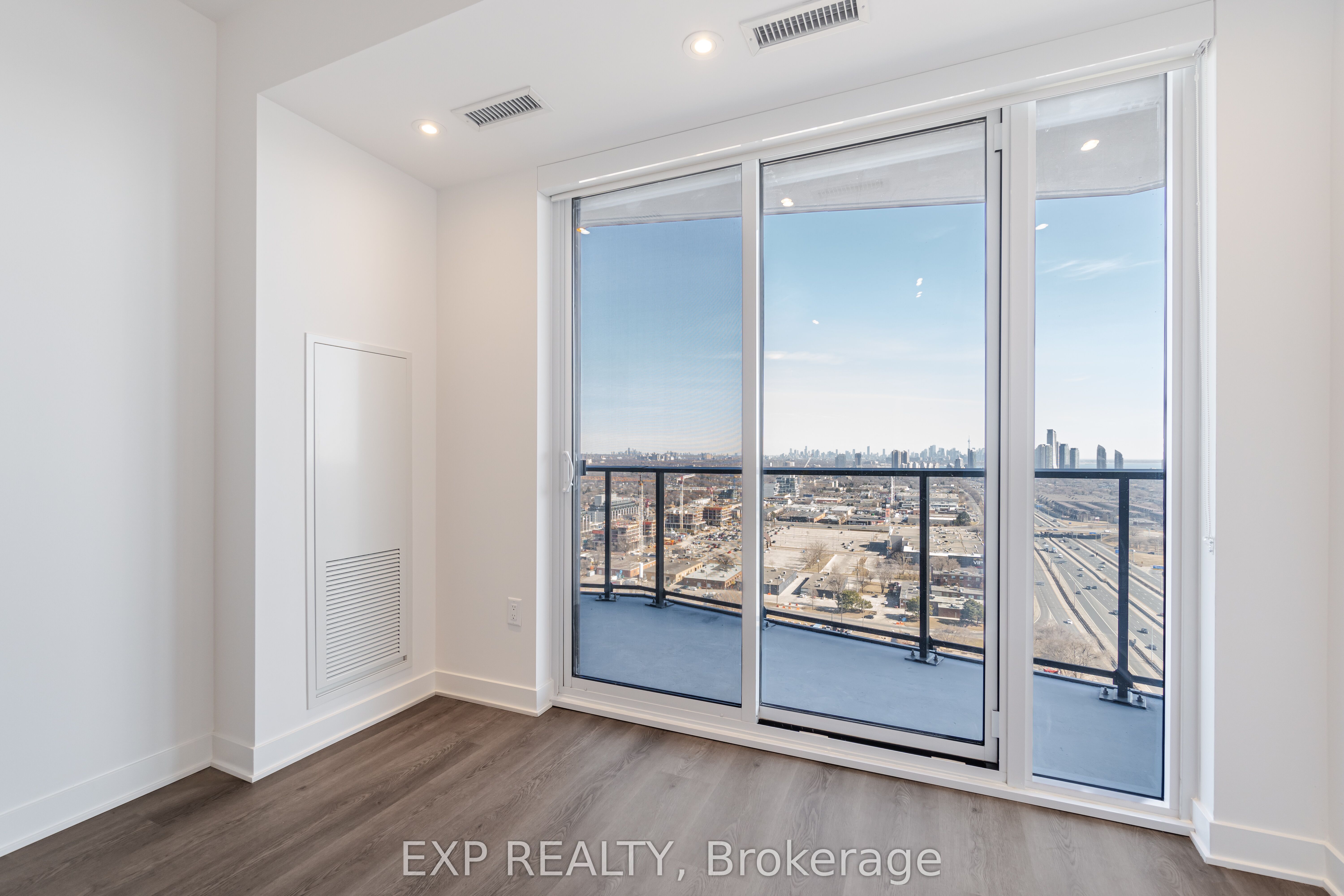 36 Zorra Street 1805, Toronto, ON M8Z 4Z7 photo 5