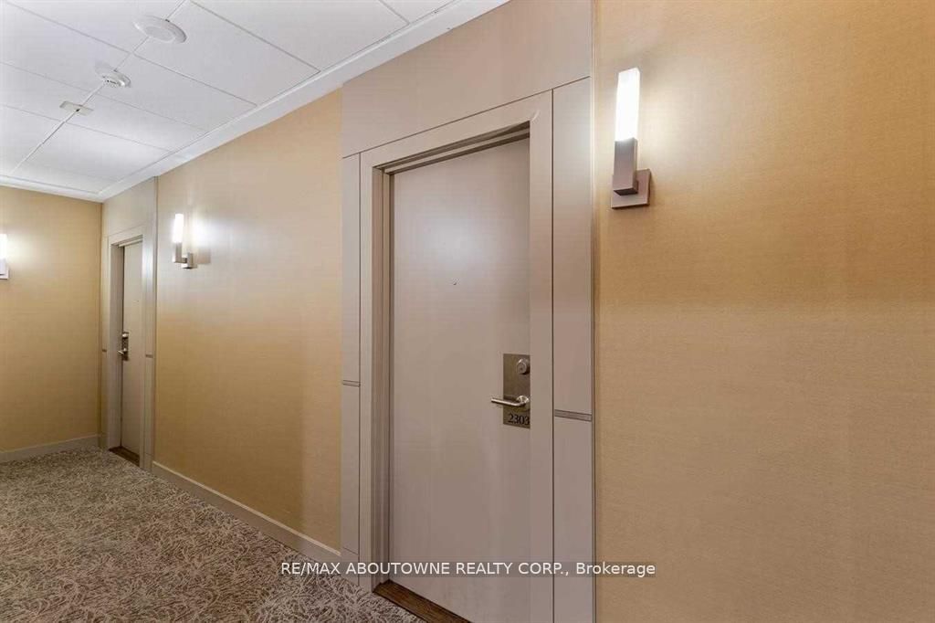 330 Burnhamthorpe Road W 2303, Mississauga, ON L5B 3Y5 photo 2