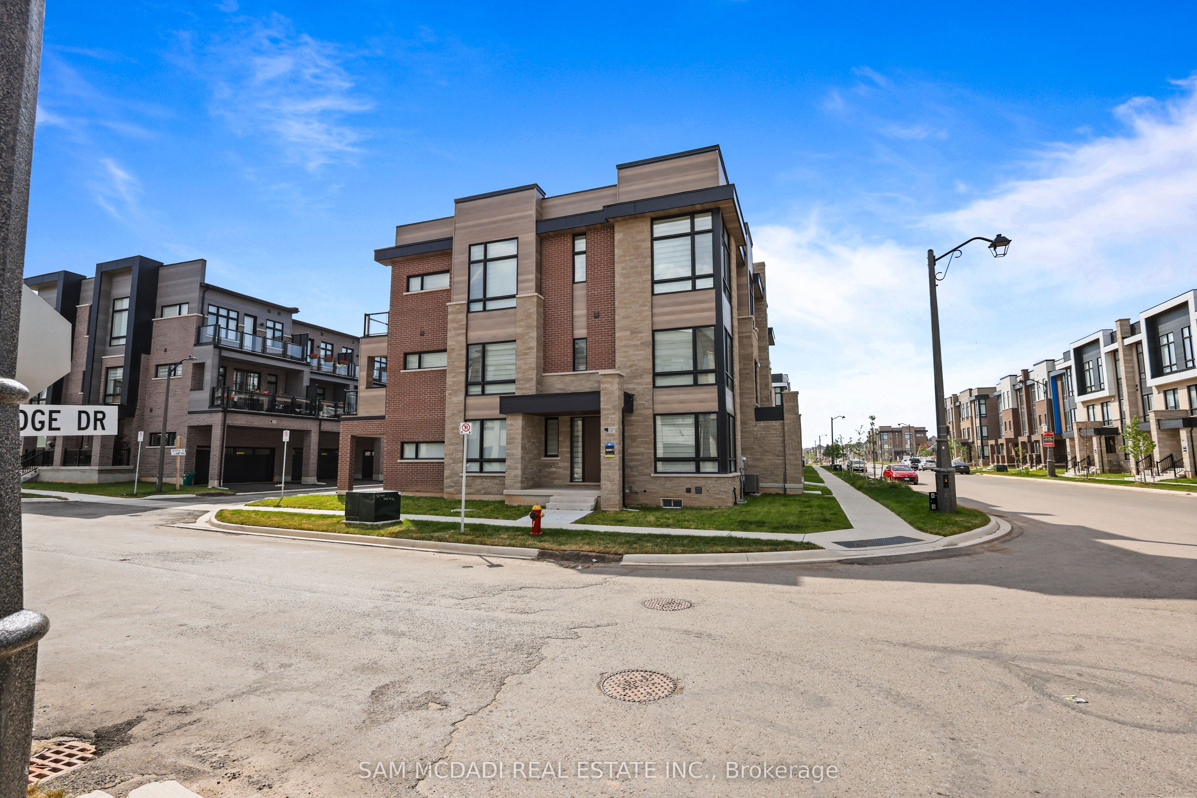 1327 Anthonia Trail, Oakville, ON L6H 7Y8 photo 2
