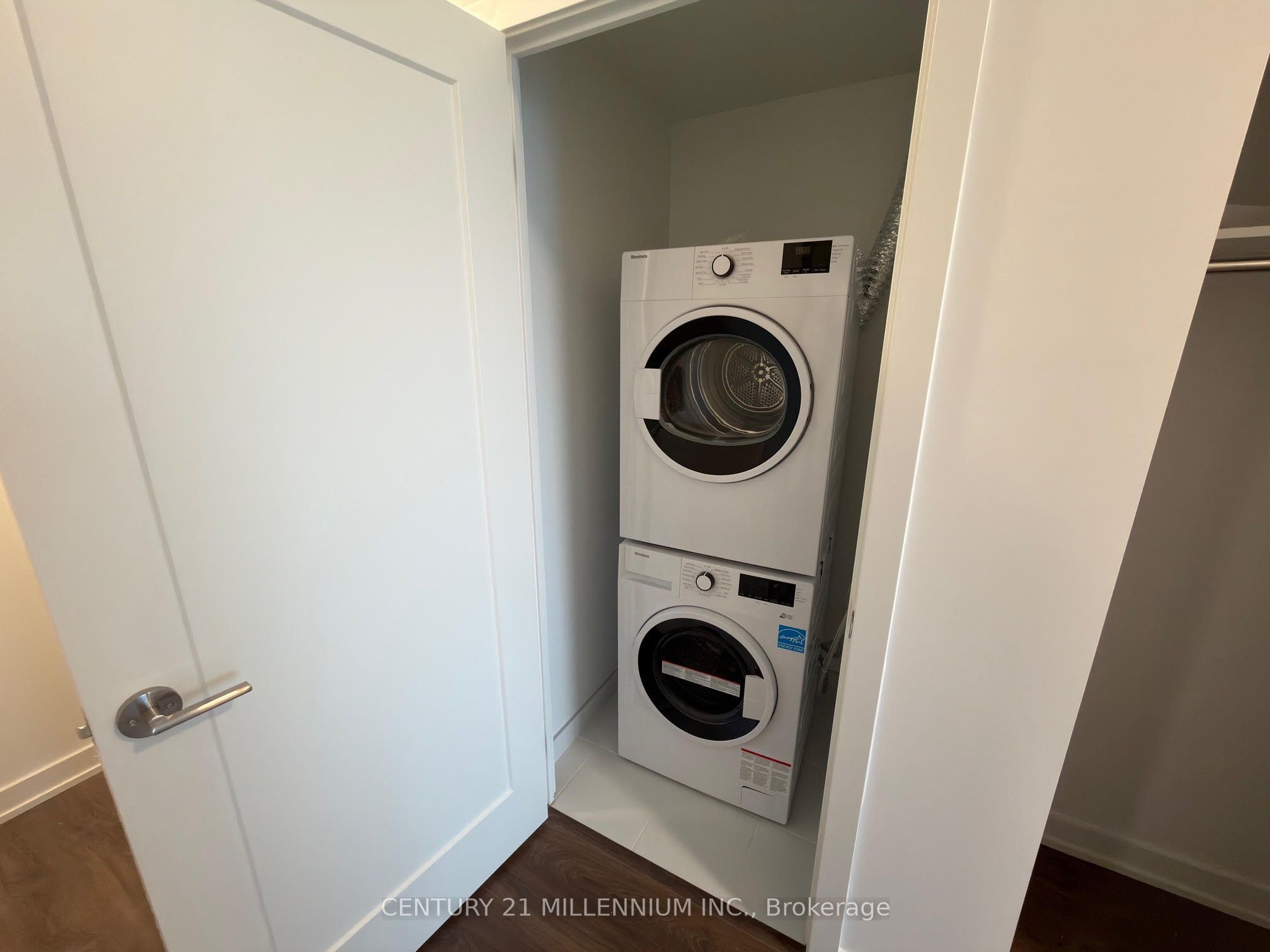 5105 Hurontario Street 2706, Mississauga, ON L4Z 0C9 photo 3