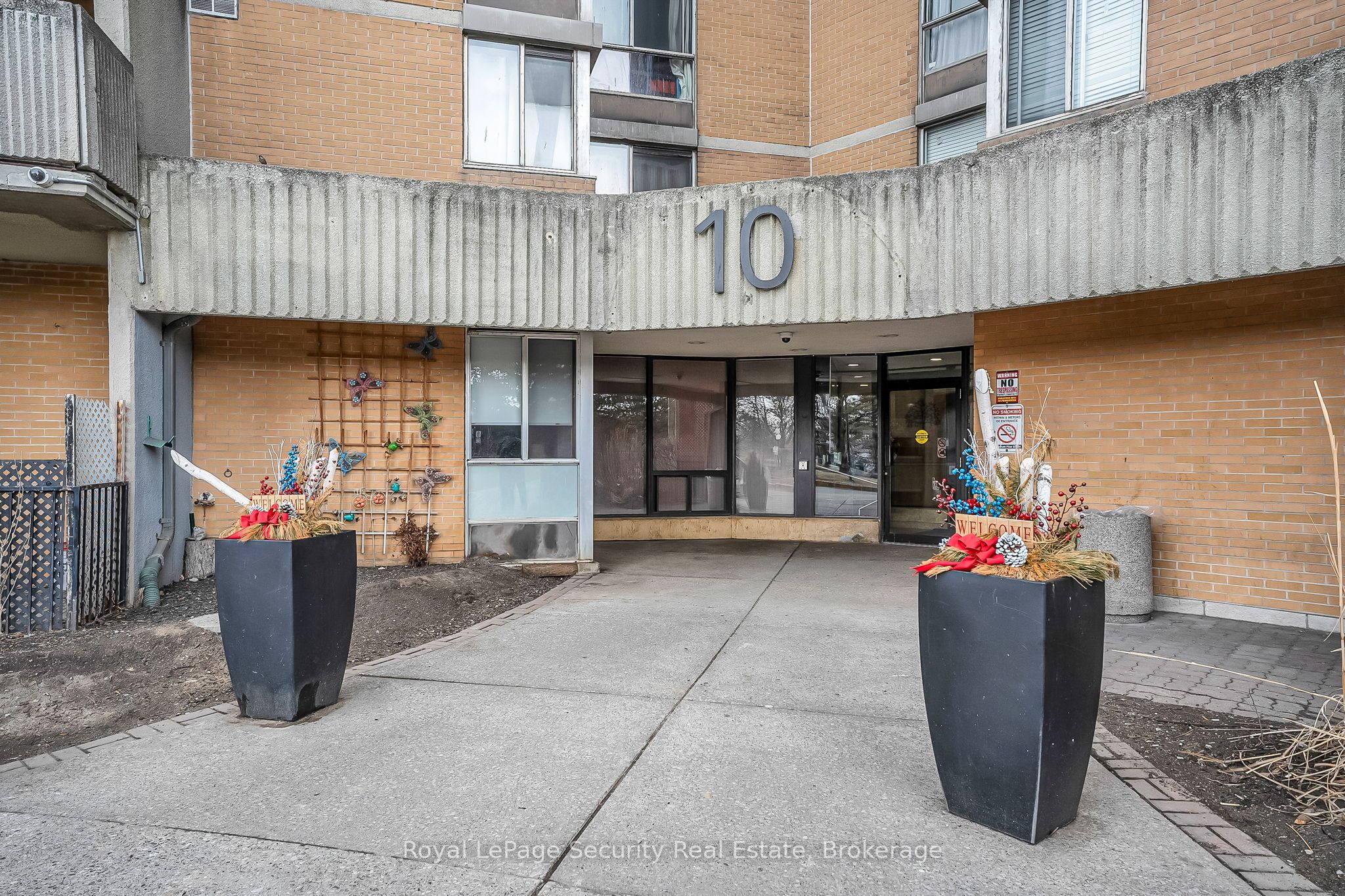 10 Martha Eaton Way 1207, Toronto, ON M6M 5B3 photo 4