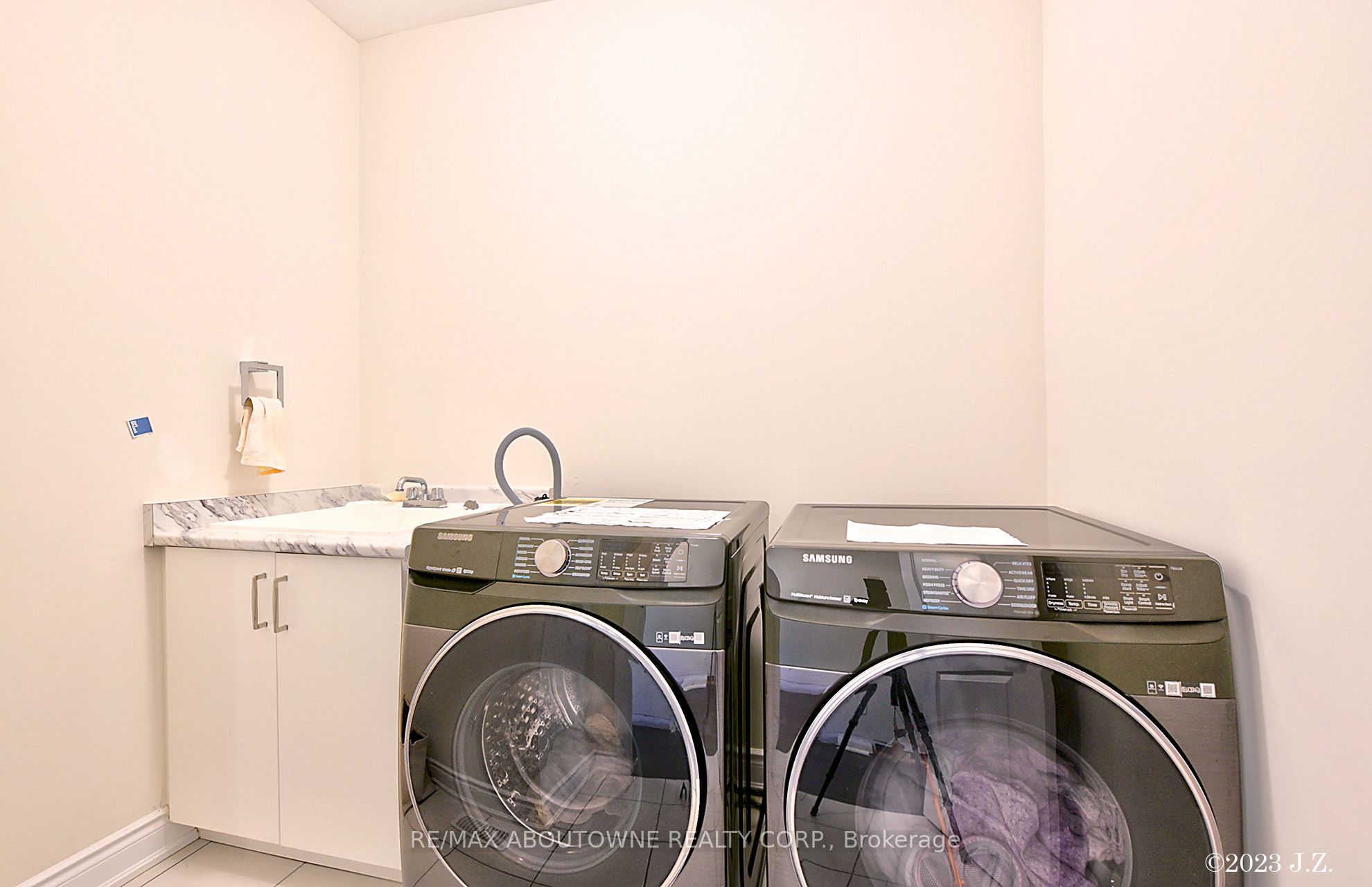 1197 Stag Hollow UNIT 1, Oakville, ON L6M 4G3 photo 5