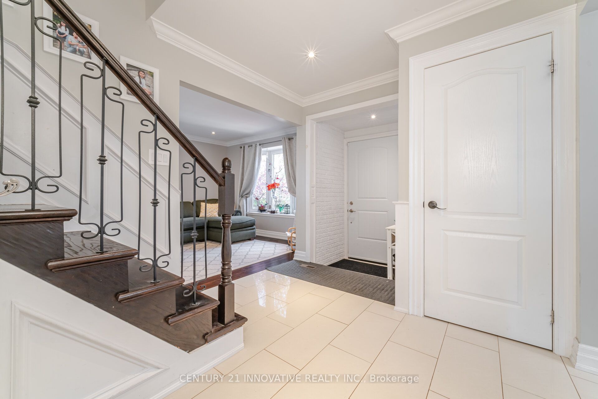 37 Massey Street, Brampton, ON L6S 2V7 photo 3