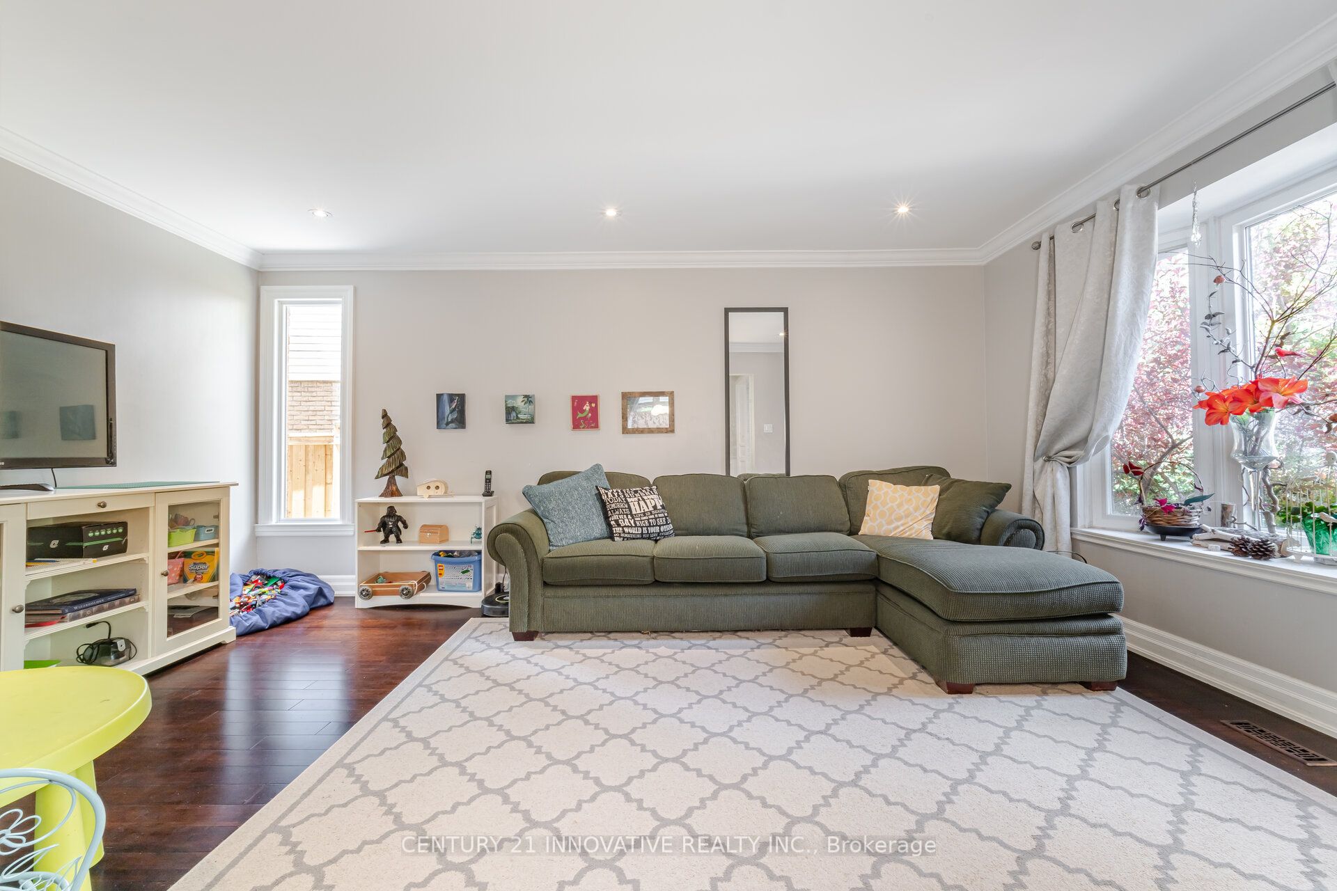 37 Massey Street, Brampton, ON L6S 2V7 photo 4