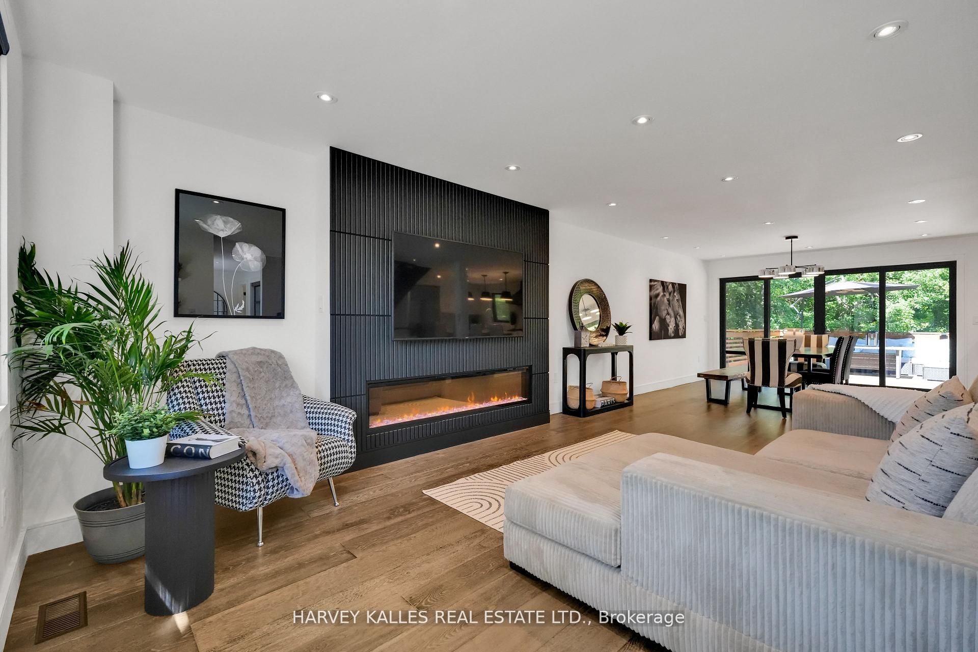 8 Circle Ridge, Toronto, ON M6L 2H6 photo 5