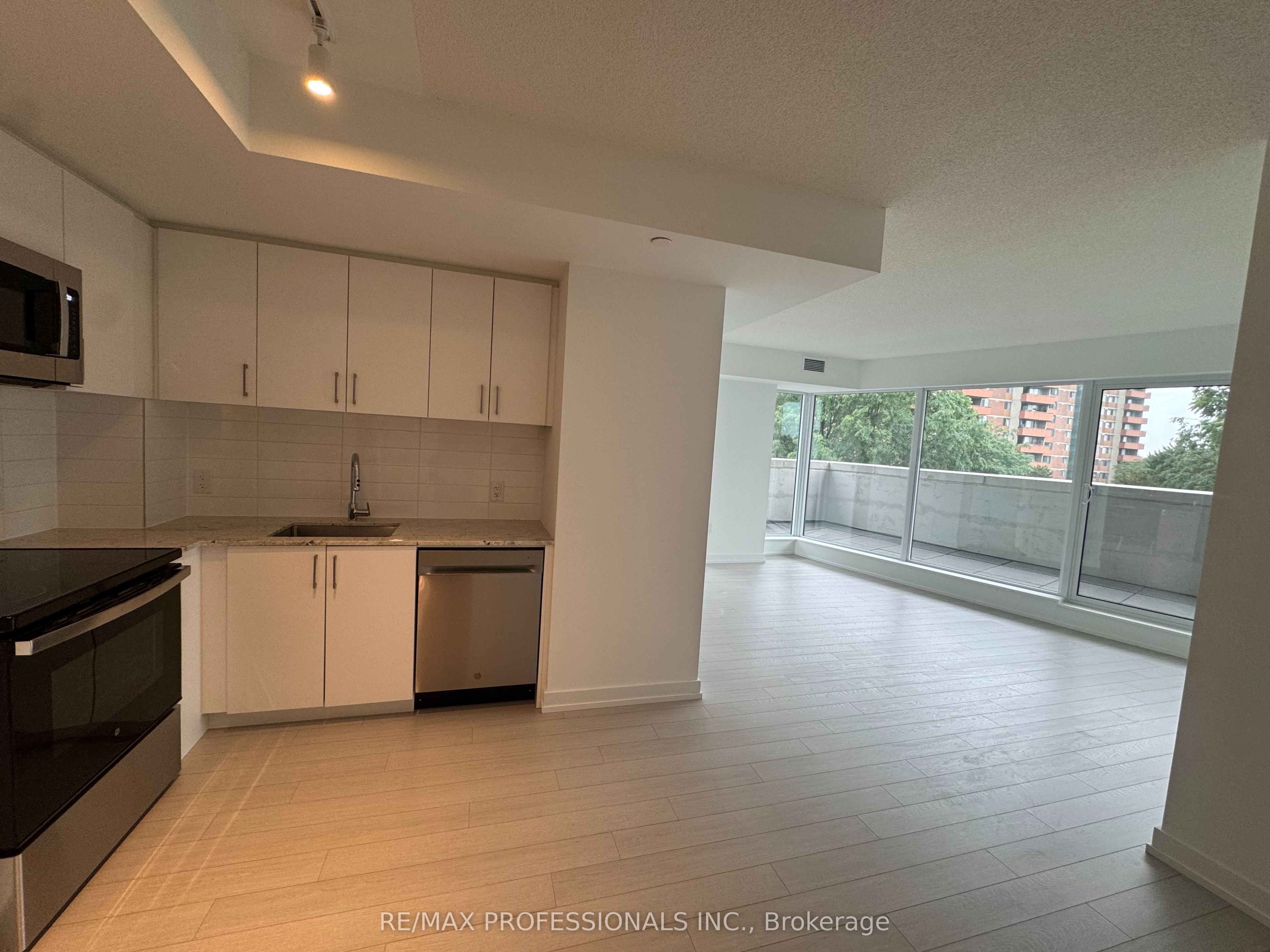 4010 Eglinton Avenue W 502, Toronto, ON M9P 1A6 photo 5