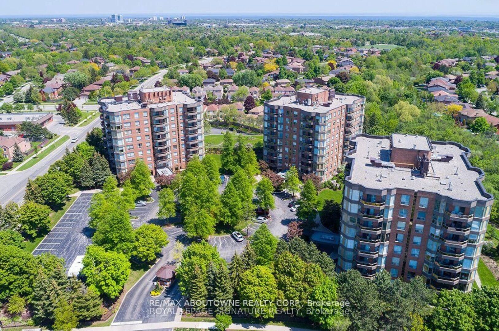 1905 Pilgrims Way 805, Oakville, ON L6M 2X2