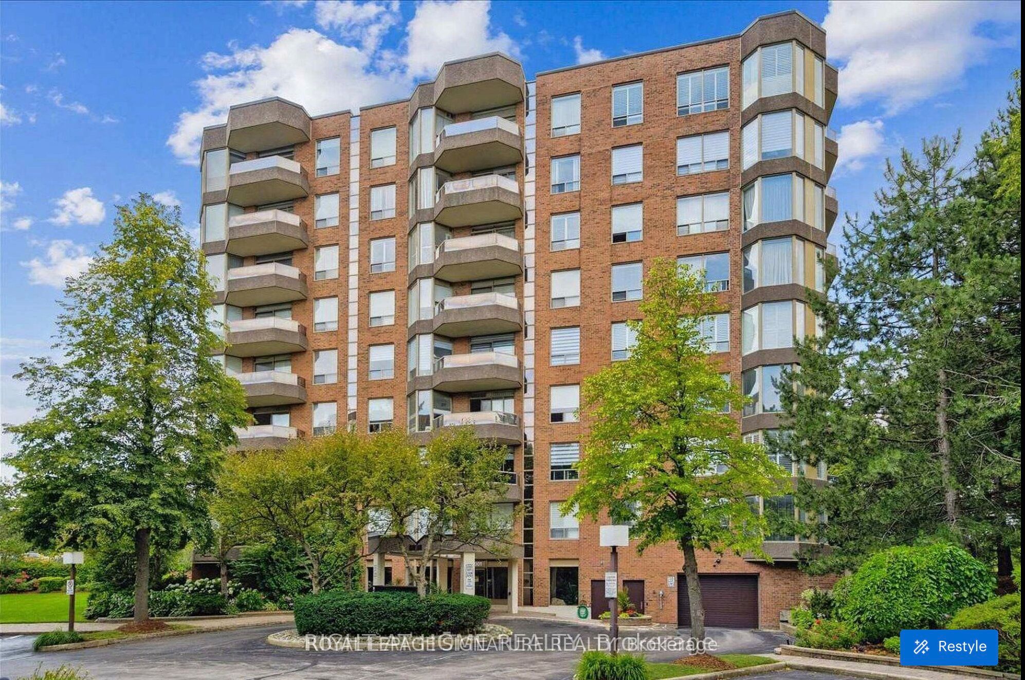 1905 Pilgrims Way 805, Oakville, ON L6M 2X2 photo 2