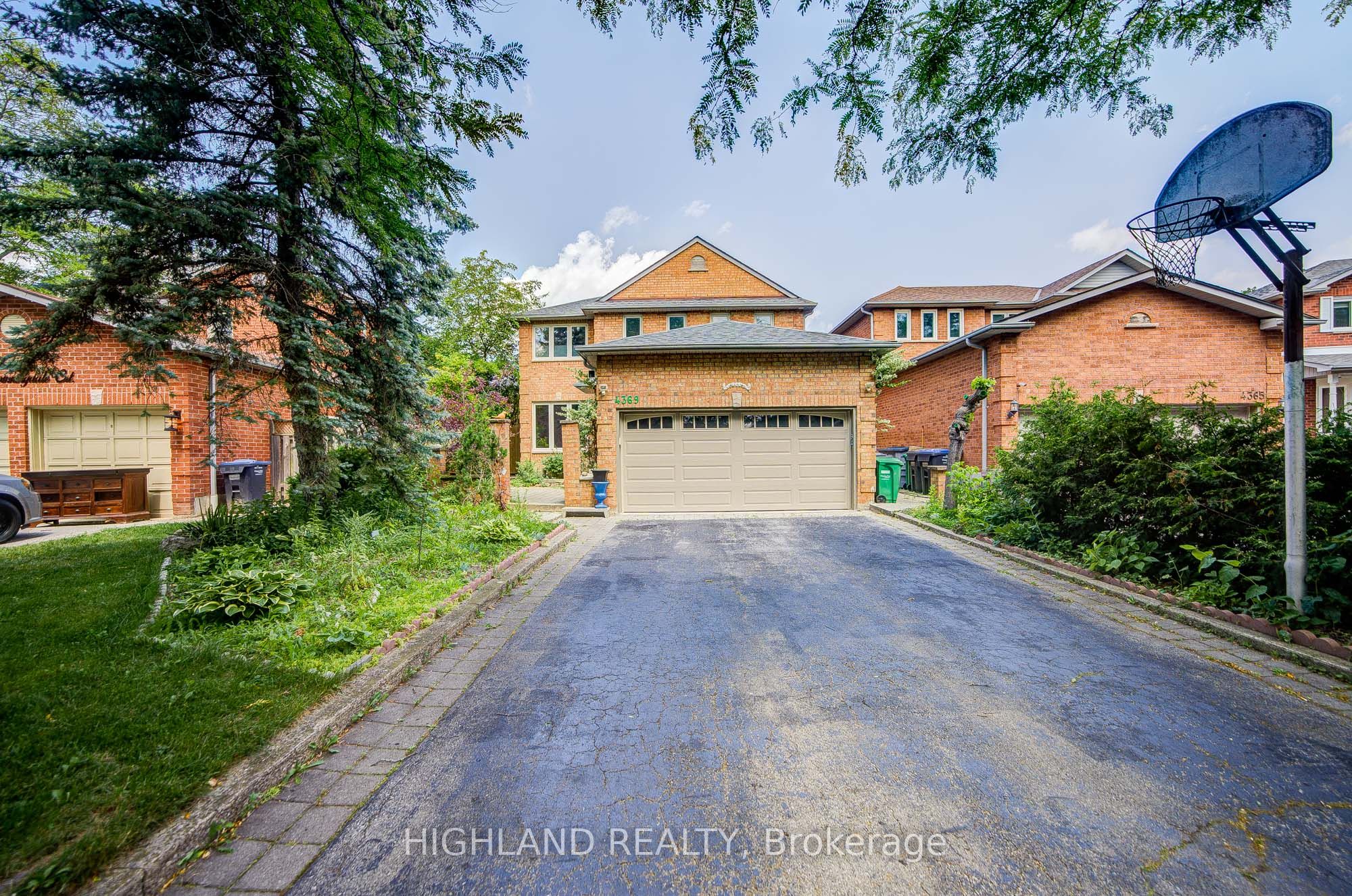 4369 Spinningdale Court, Mississauga, ON L5M 3J9