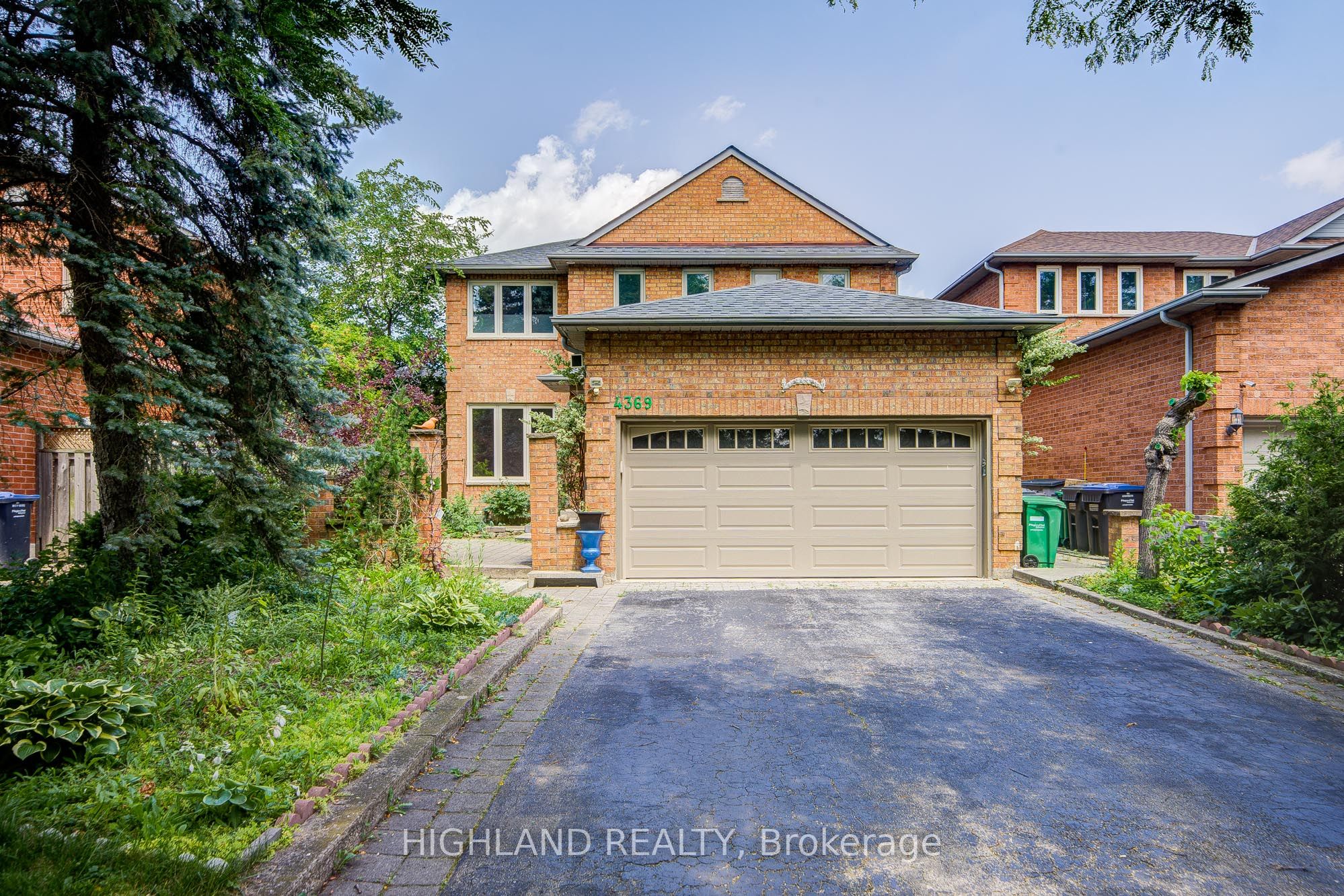 4369 Spinningdale Court, Mississauga, ON L5M 3J9 photo 2