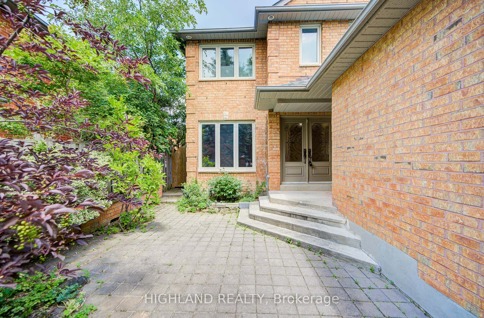 4369 Spinningdale Court, Mississauga, ON L5M 3J9 photo 3
