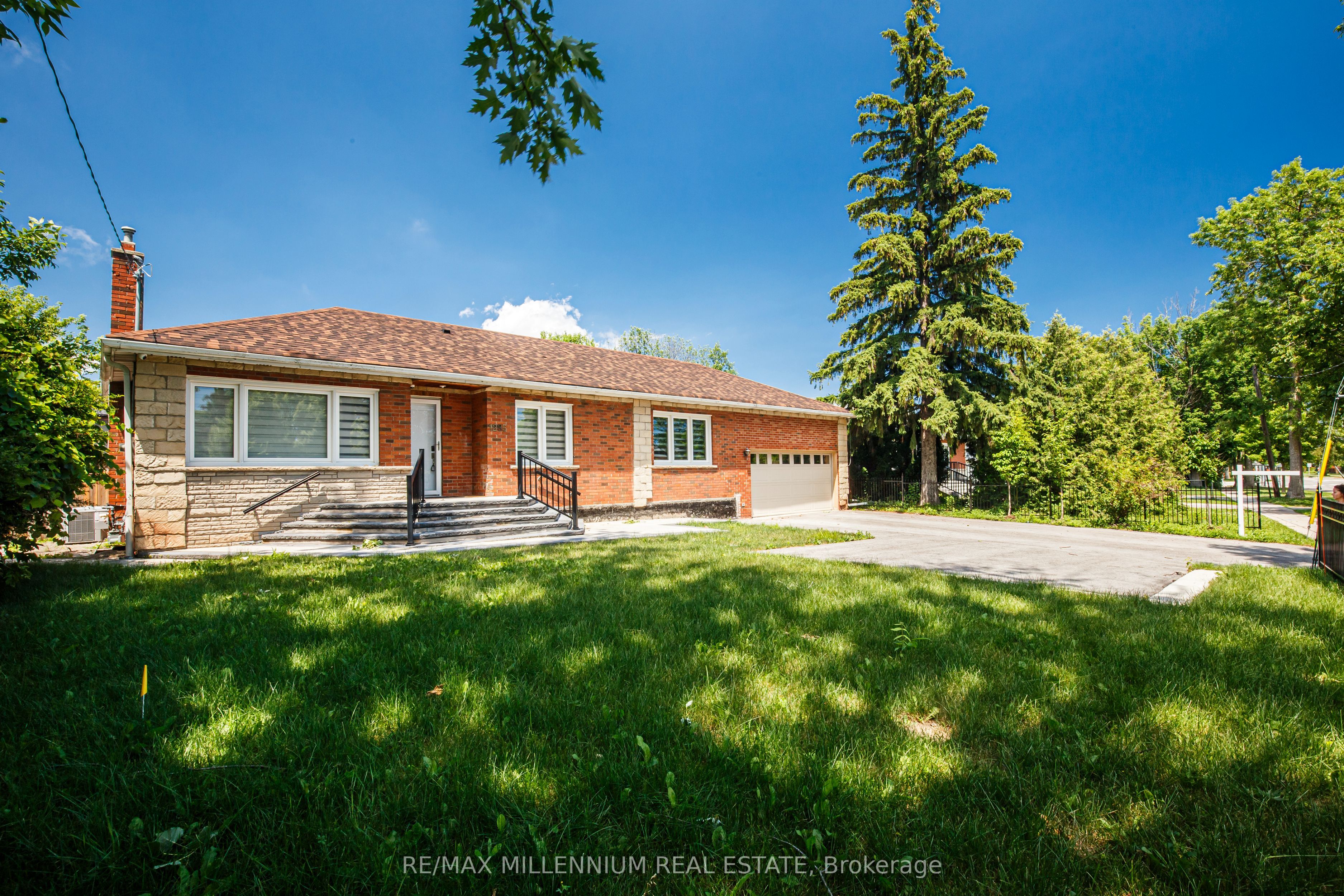 1285 Rebecca Street, Oakville, ON L6L 1Z3 photo 2
