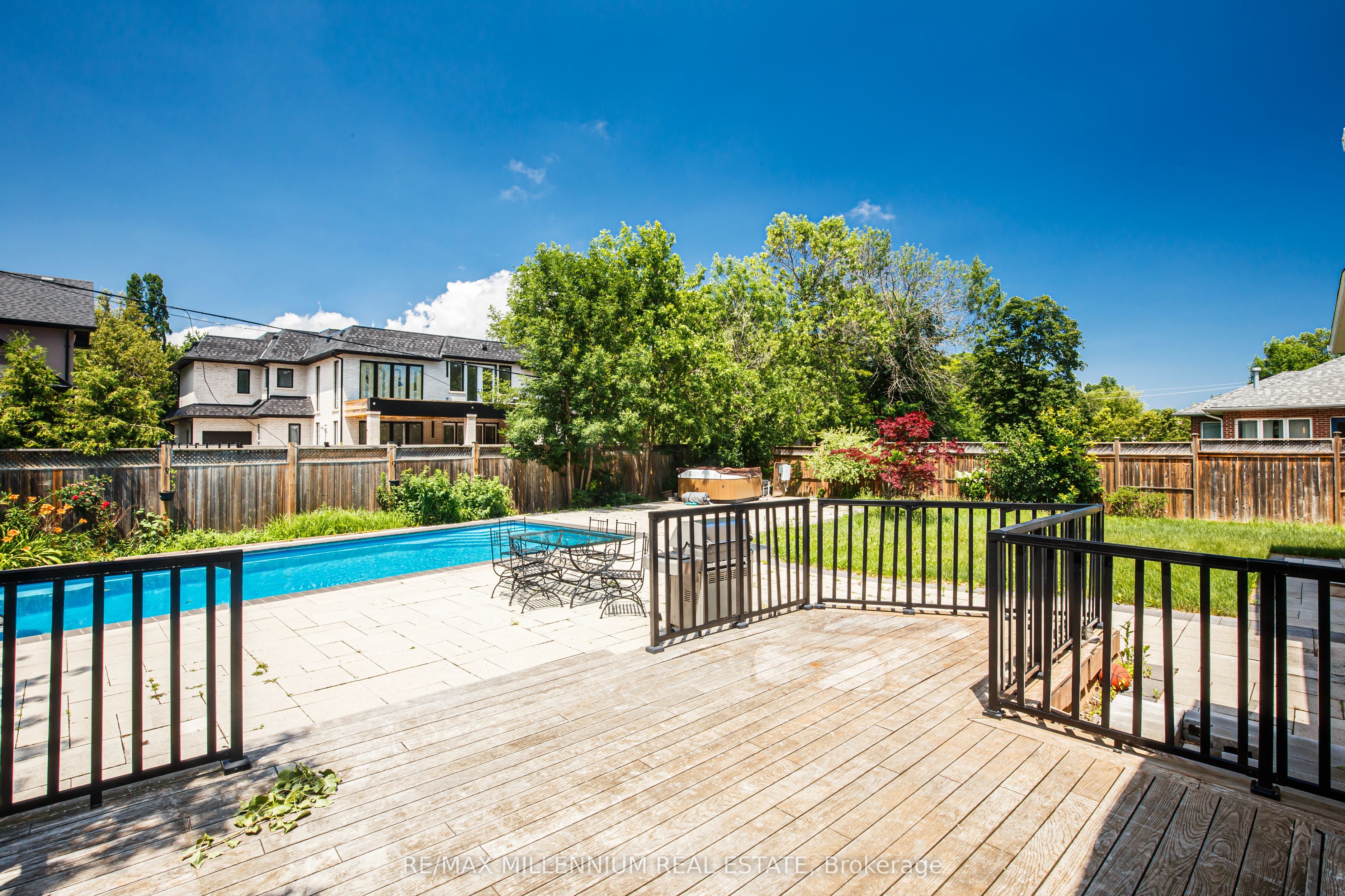 1285 Rebecca Street, Oakville, ON L6L 1Z3 photo 4