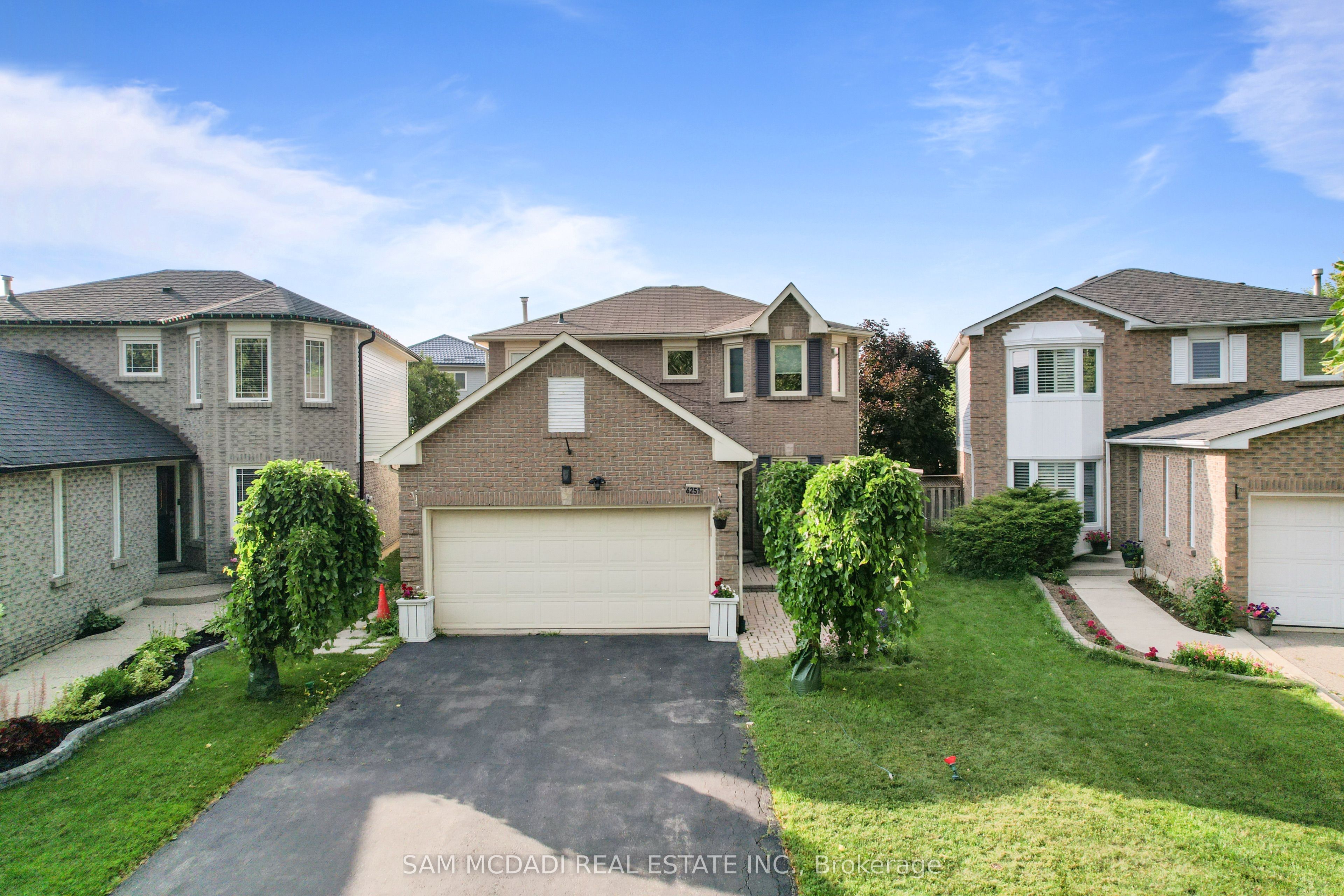 6251 Saltmarsh Court, Mississauga, ON L5N 5V9 photo 2