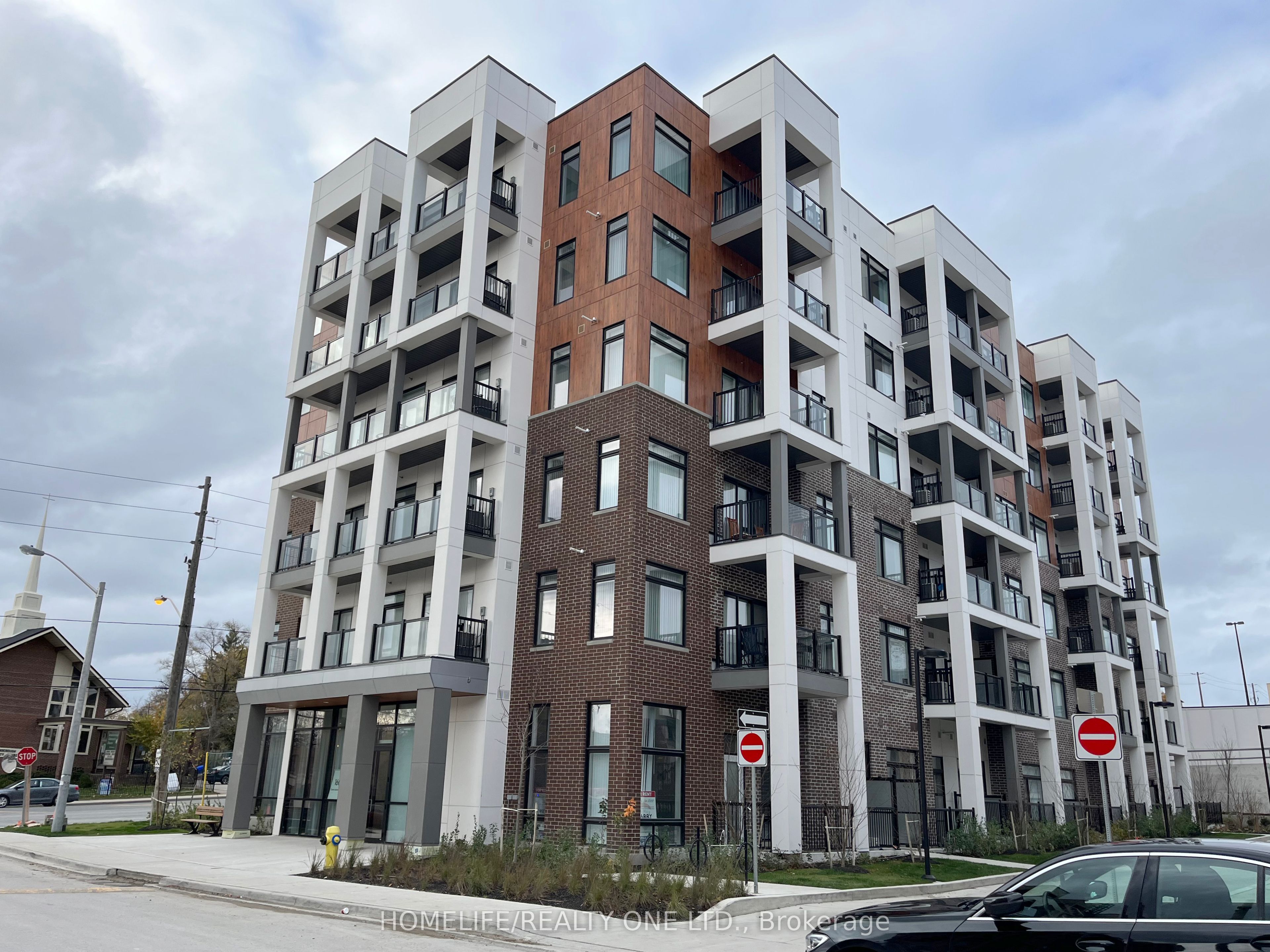 160 Canon Jackson Drive 501, Toronto, ON M6M 0B6 photo 3