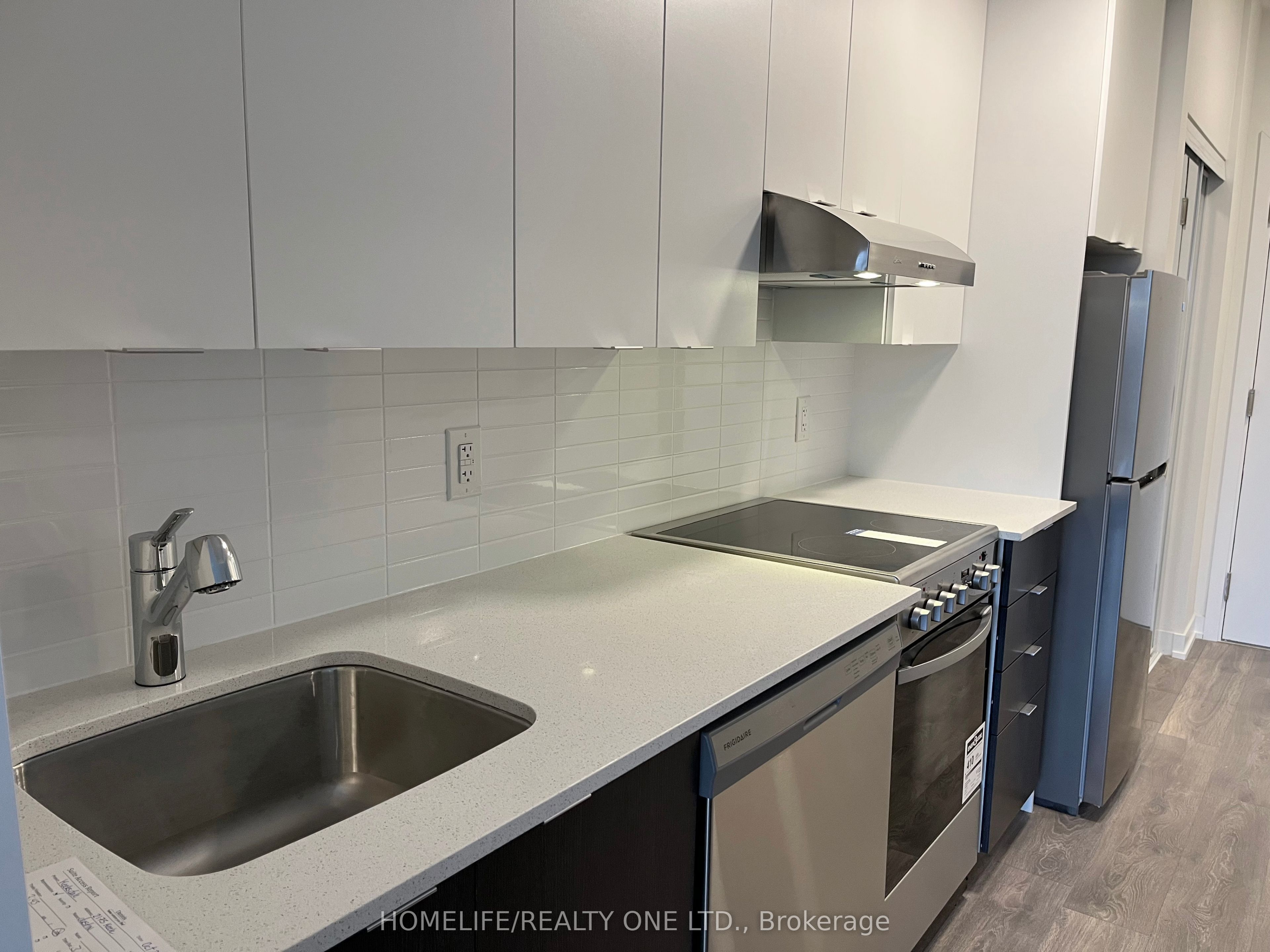 160 Canon Jackson Drive 501, Toronto, ON M6M 0B6 photo 5