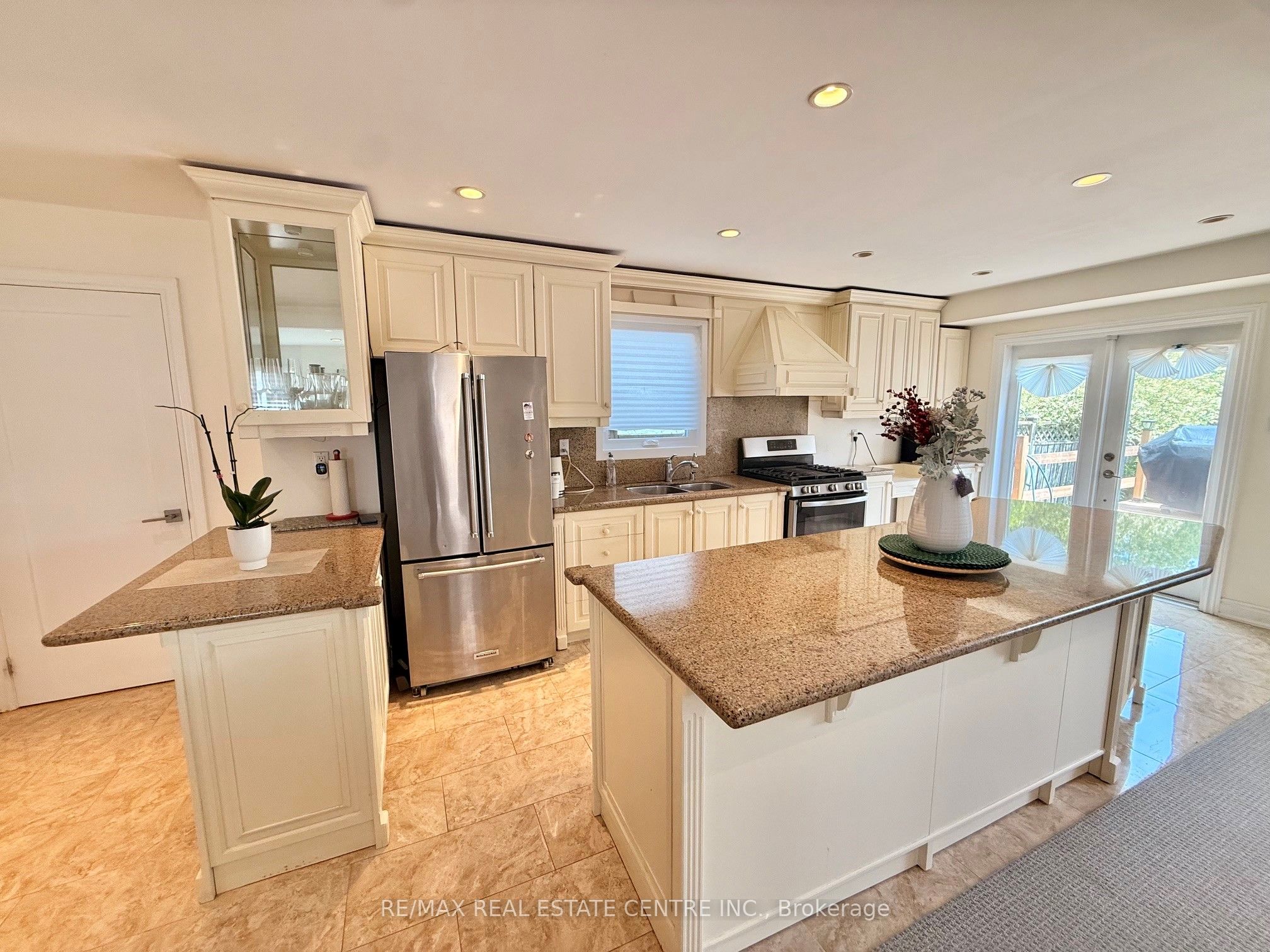 2197 Munn's Avenue, Oakville, ON L6H 3S9 photo 4