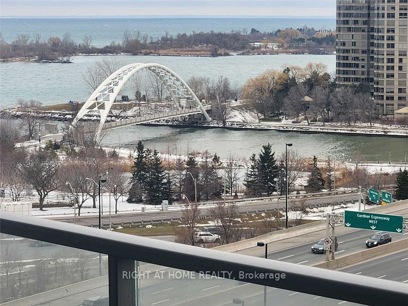 103 The  Queensway N/A 1207, Toronto, ON M6S 5B3 photo 3