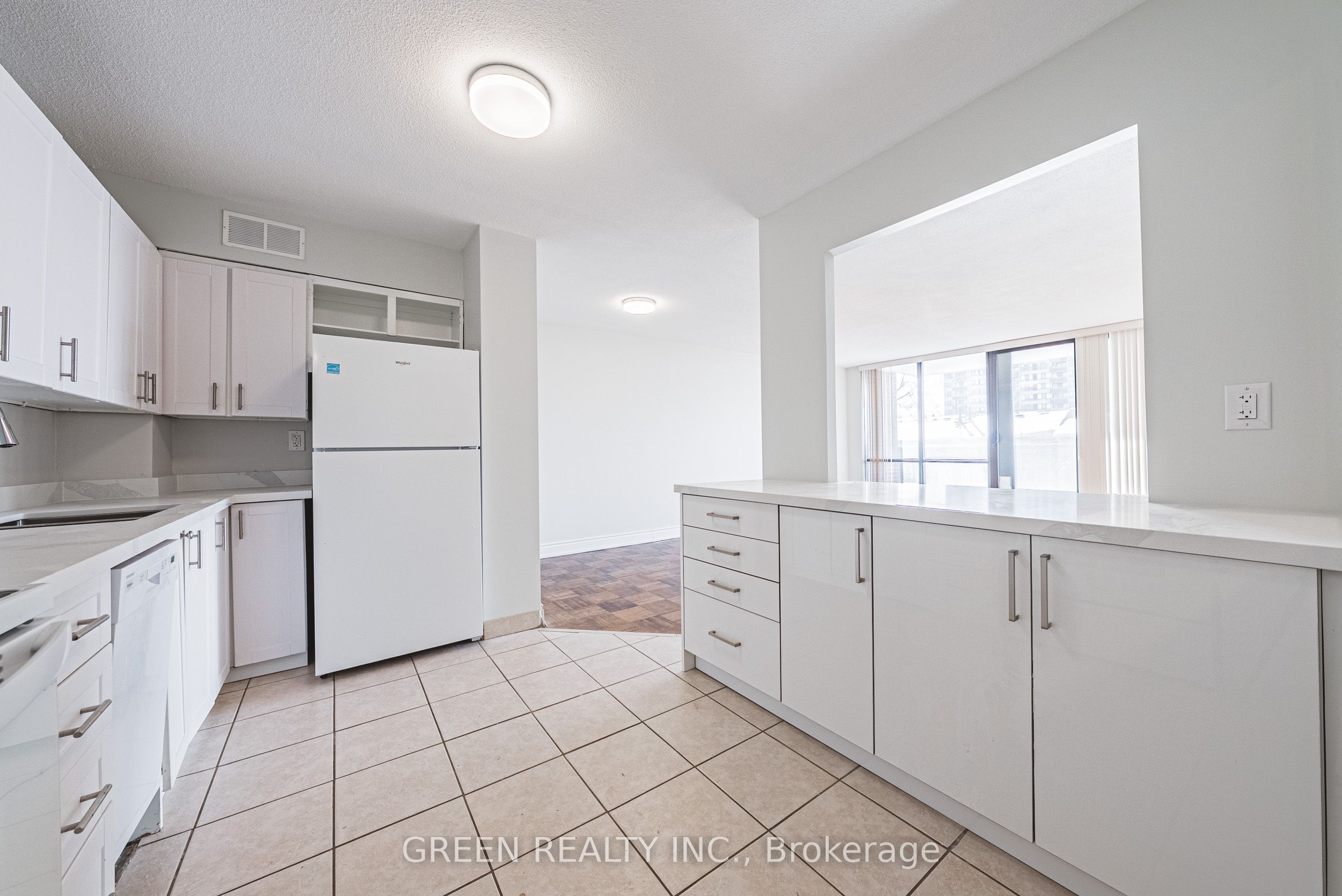 2220 Marine Drive 308, Oakville, ON L6L 1C1 photo 2