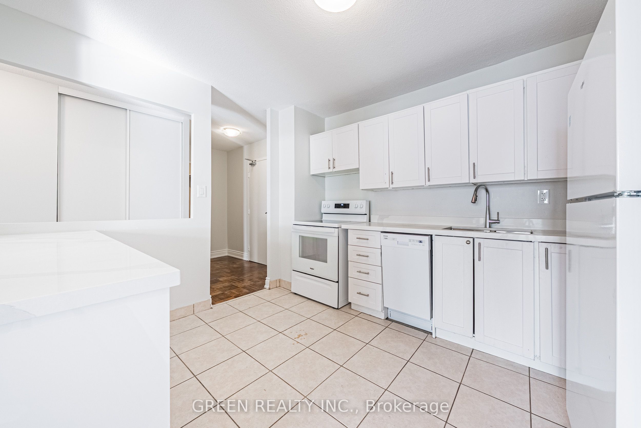 2220 Marine Drive 308, Oakville, ON L6L 1C1 photo 3