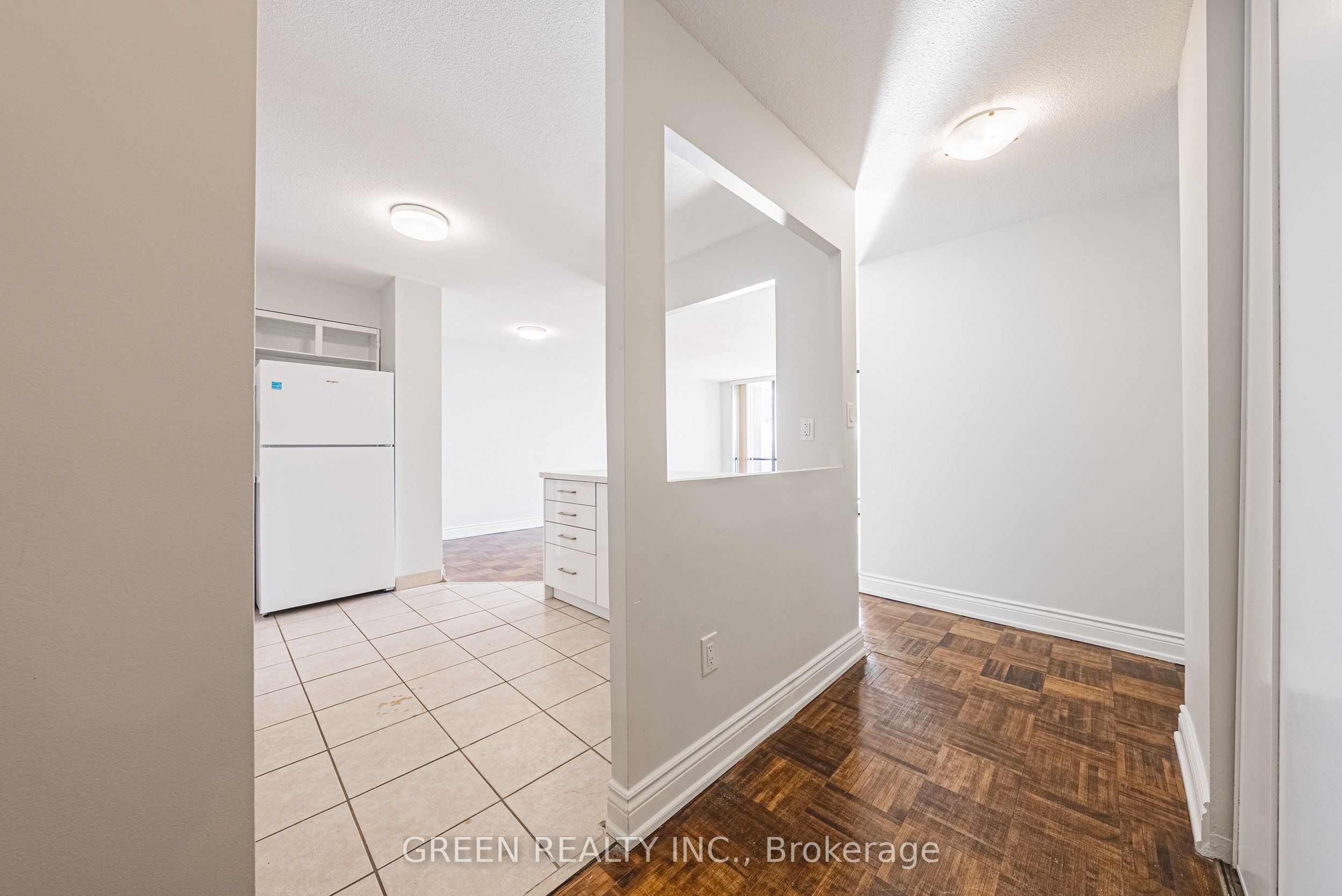 2220 Marine Drive 308, Oakville, ON L6L 1C1 photo 4