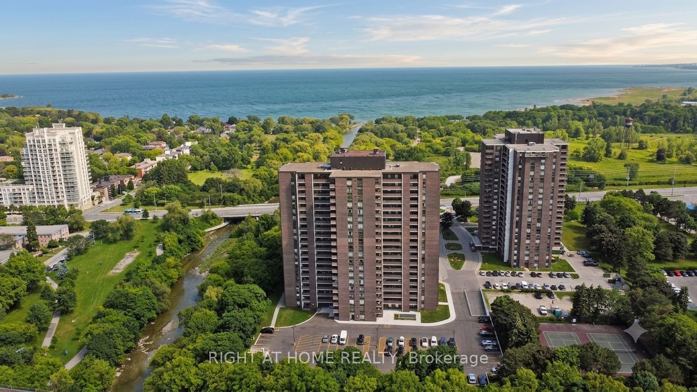 1535 Lakeshore Road E 808, Mississauga, ON L5E 3E2