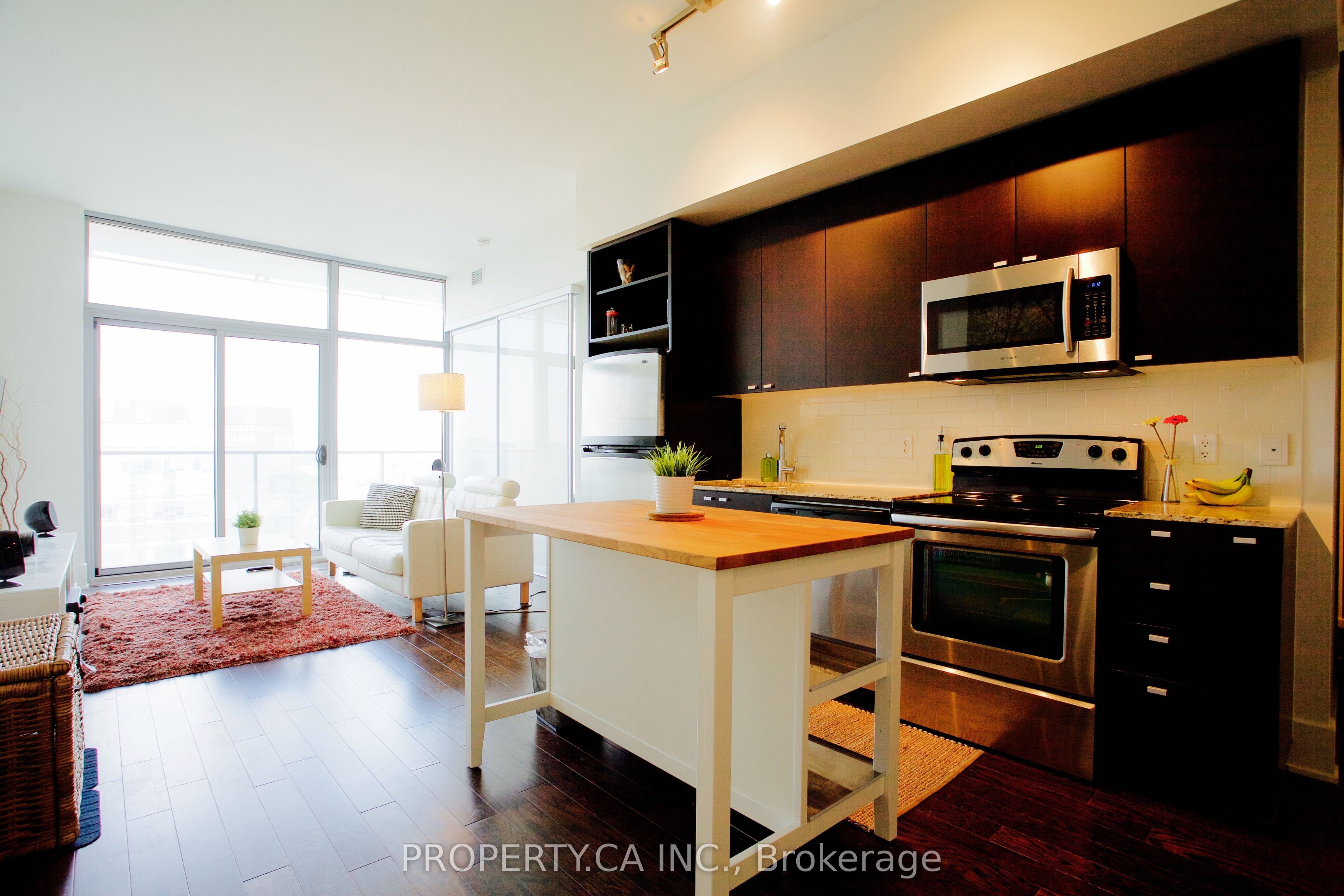 103 The Queensway N/A 2815, Toronto, ON M6S 5B3 photo 5