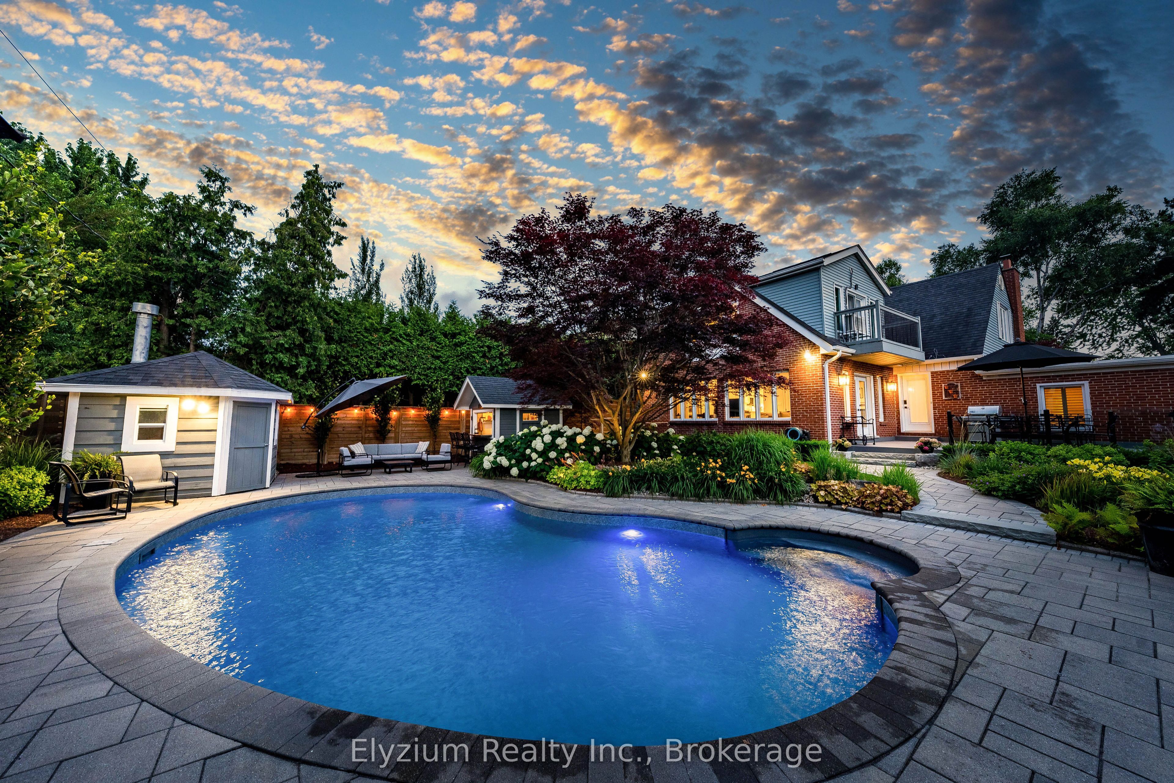 2181 Harcourt Crescent, Mississauga, ON L4Y 1W2