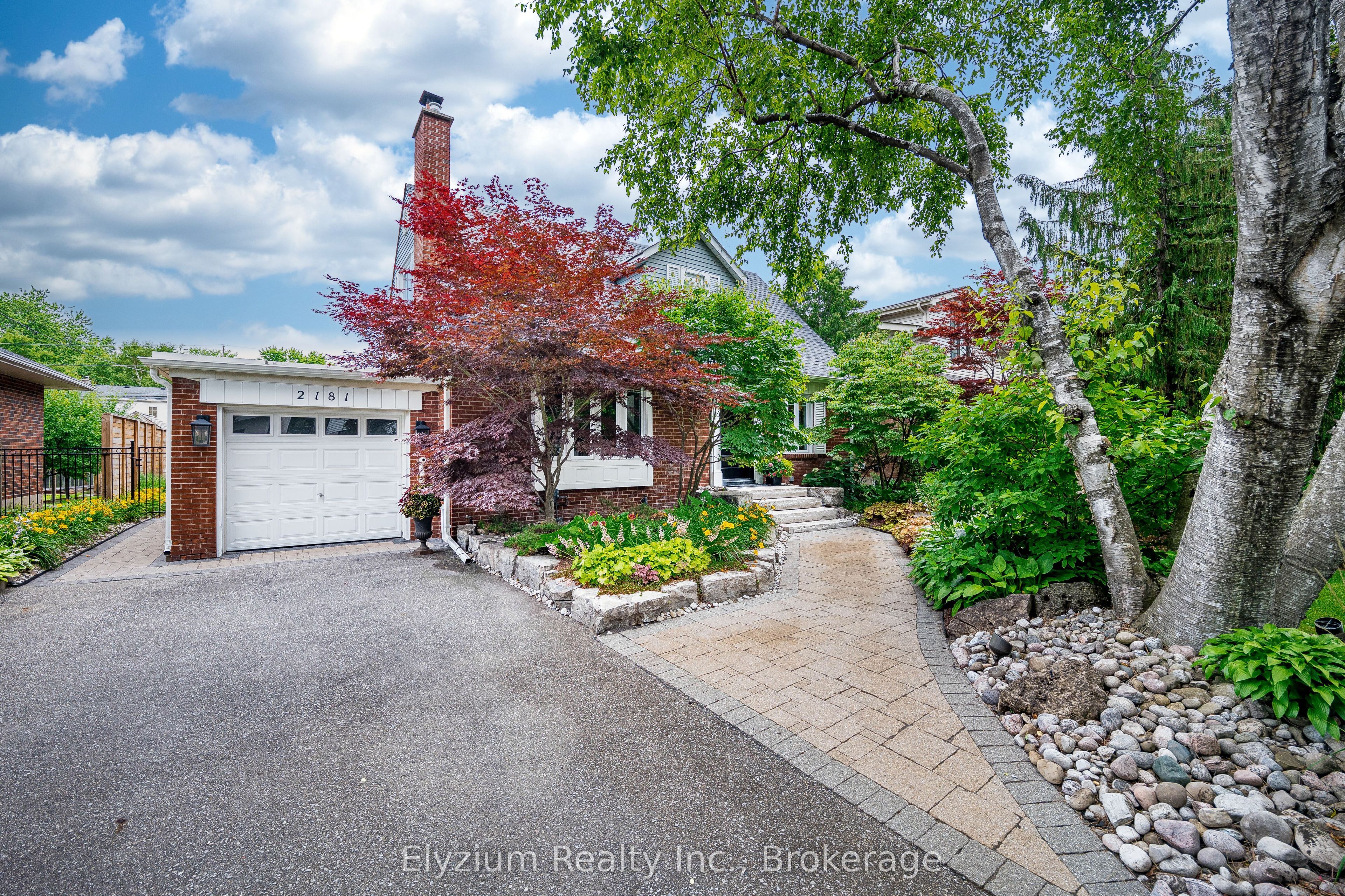 2181 Harcourt Crescent, Mississauga, ON L4Y 1W2 photo 2