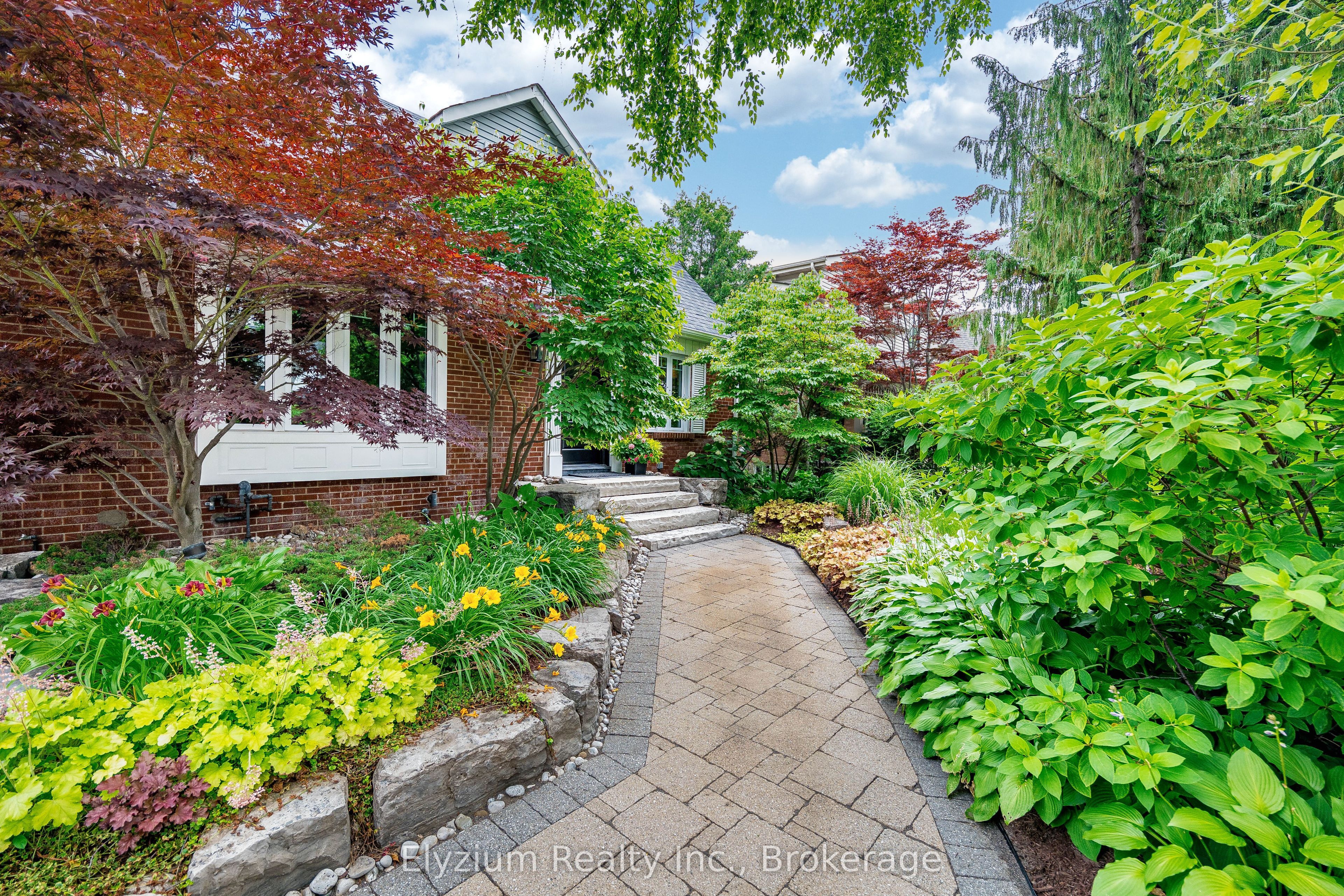 2181 Harcourt Crescent, Mississauga, ON L4Y 1W2 photo 3