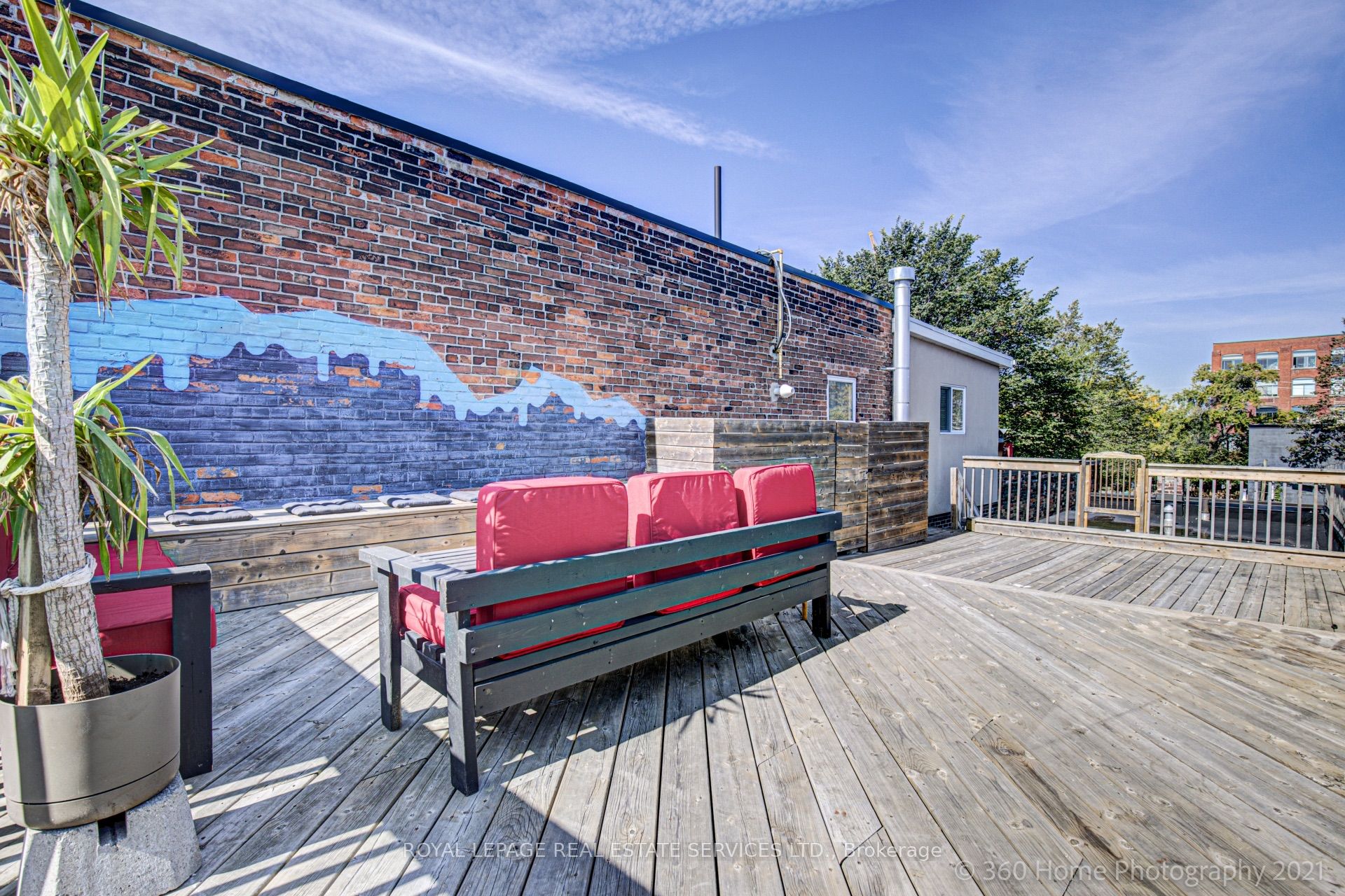 1294 Queen Street W A, Toronto, ON M6K 1L4 photo 2