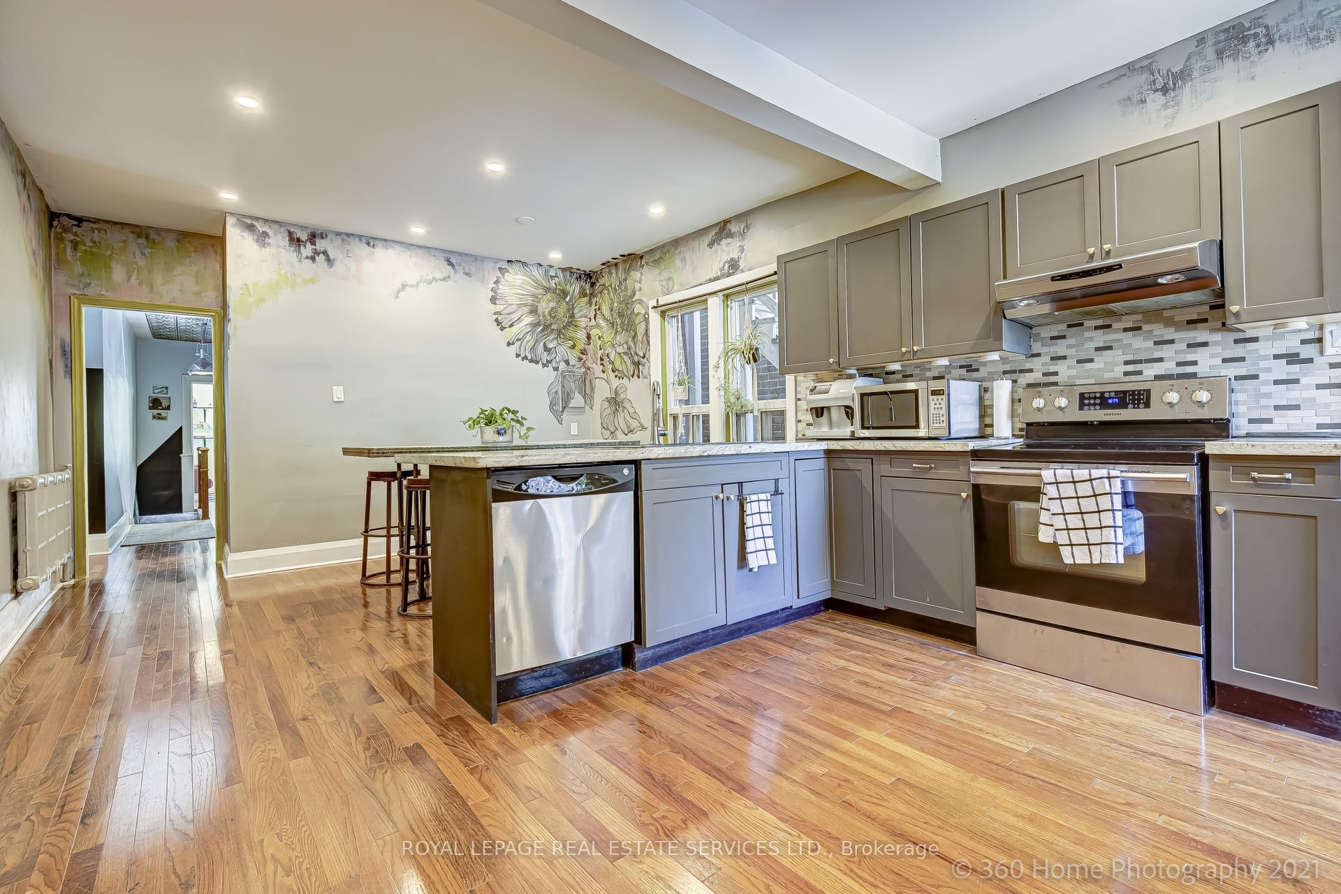 1294 Queen Street W A, Toronto, ON M6K 1L4 photo 4