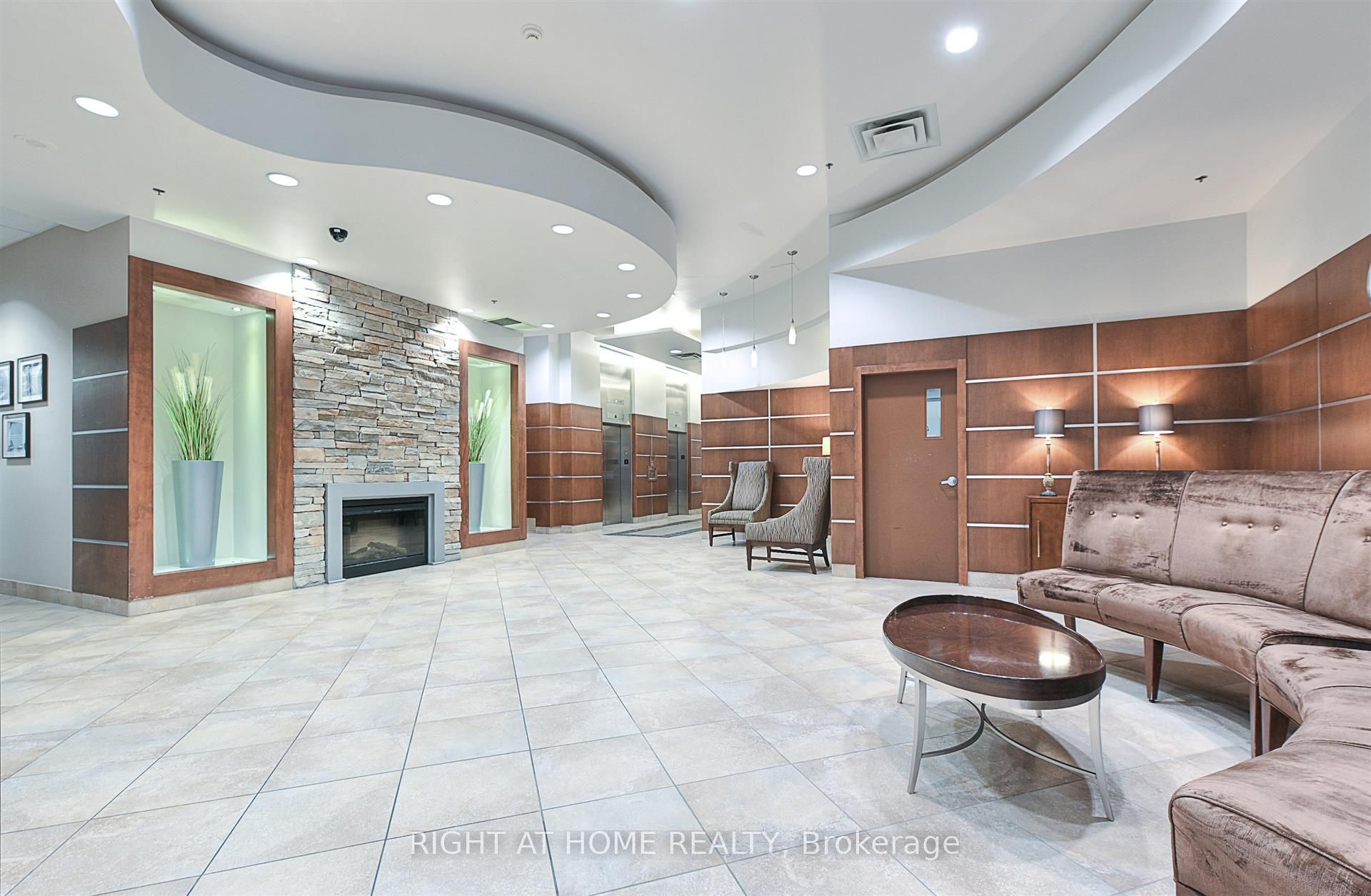 2 Fieldway Road 611, Toronto, ON M8Z 0B9 photo 2