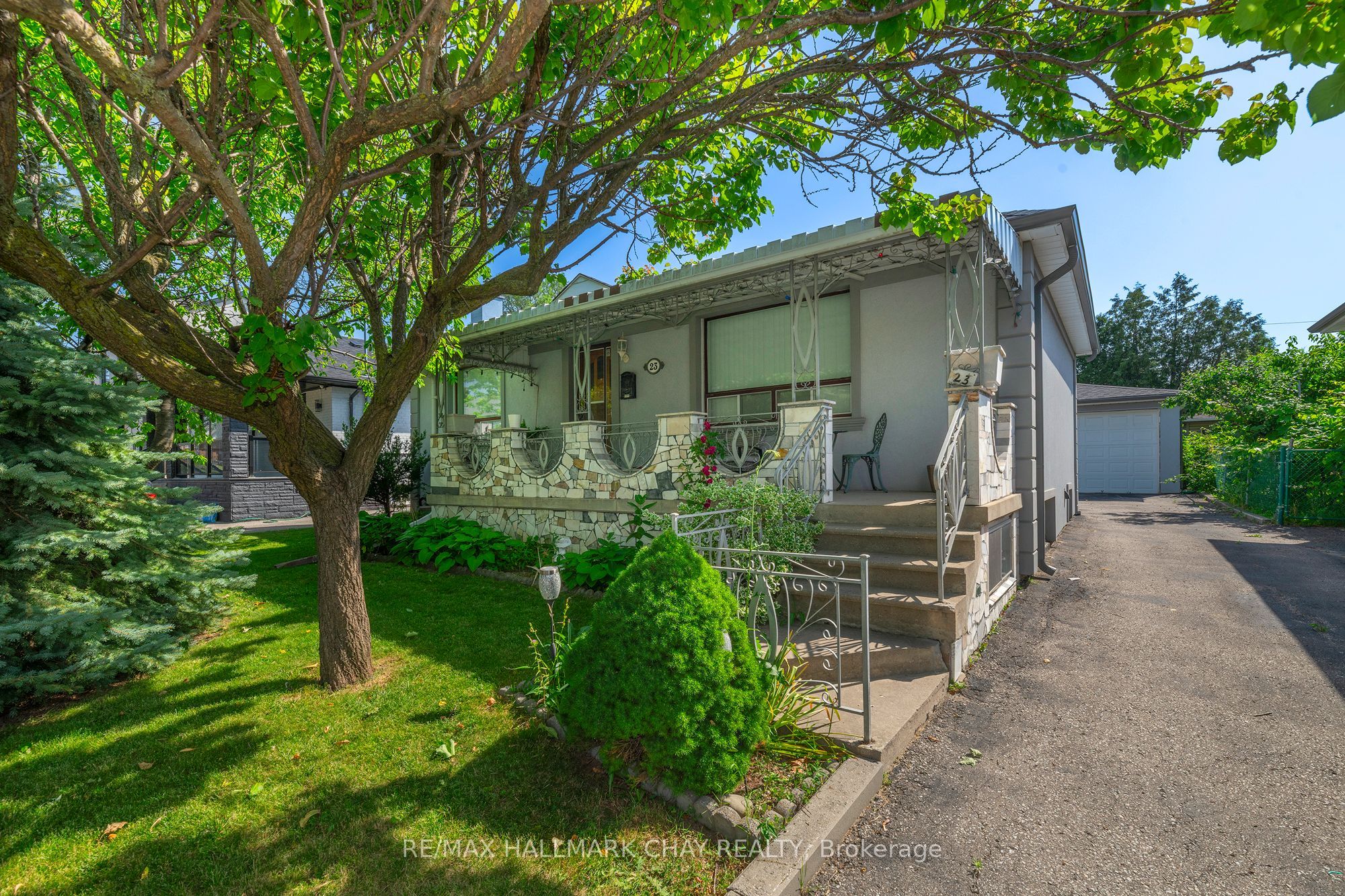 23 Chappel Hill Road, Toronto, ON M3M 1M1