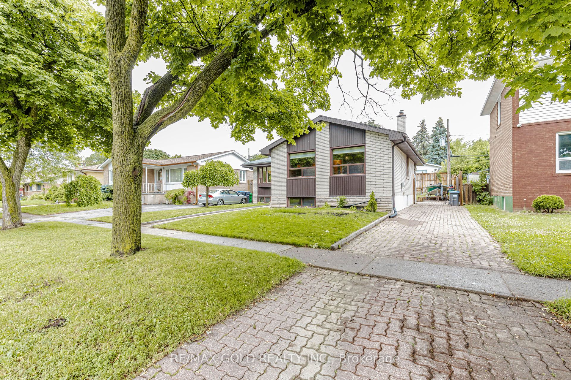 79 Corby Crescent E, Brampton, ON L6Y 1H3 photo 4