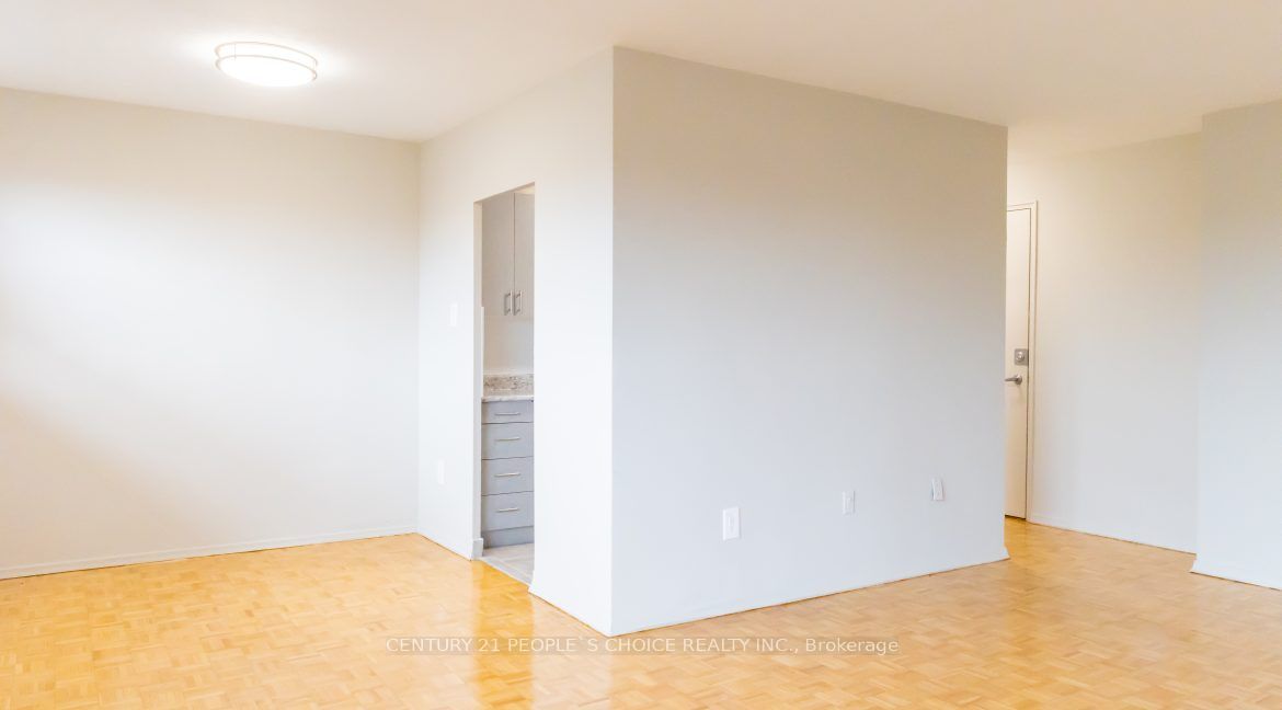 1051 Seneca Avenue 309, Mississauga, ON L5G 3X7 photo 3