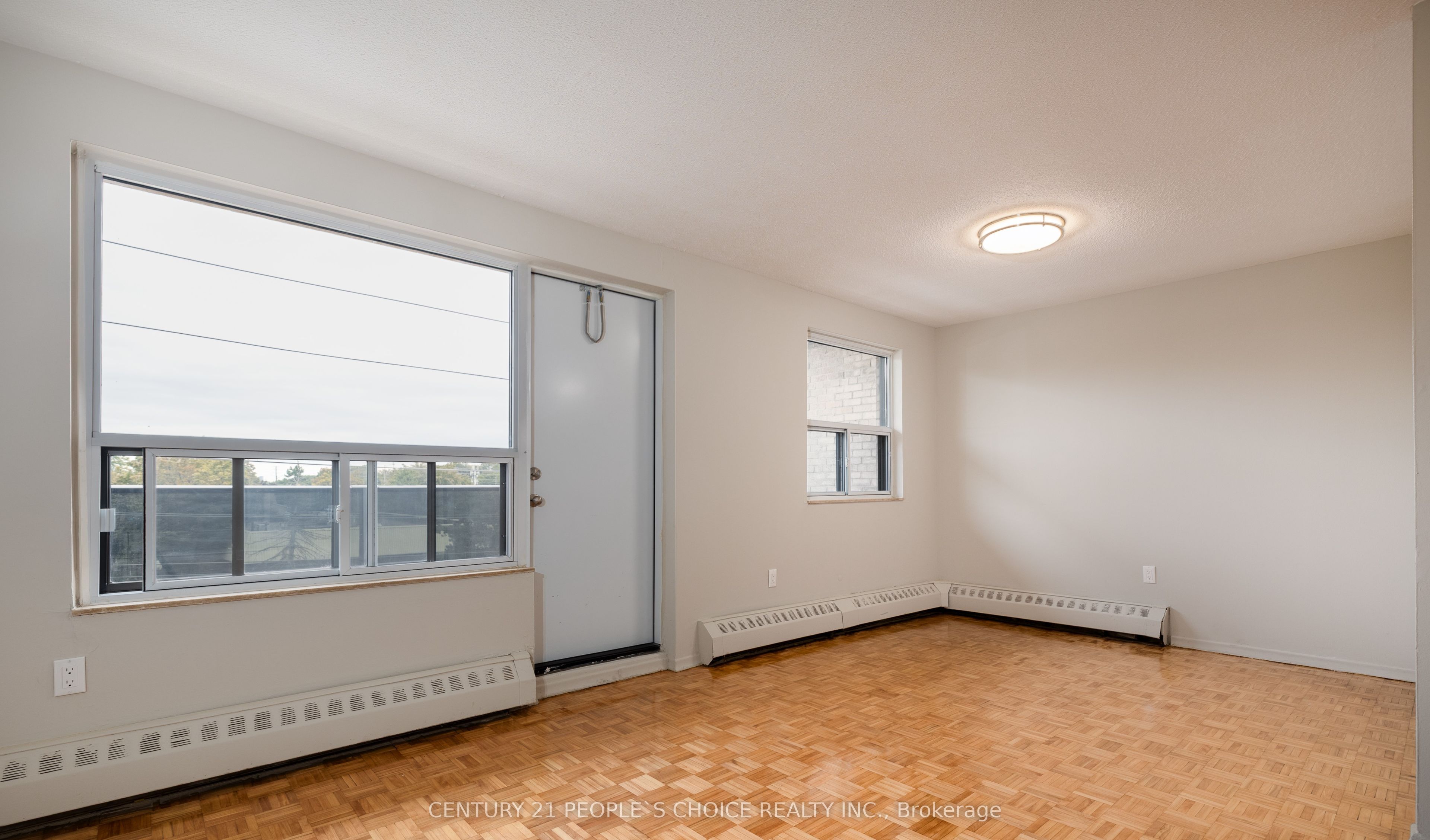 549 North Service Road 508, Mississauga, ON L5A 1B5 photo 3