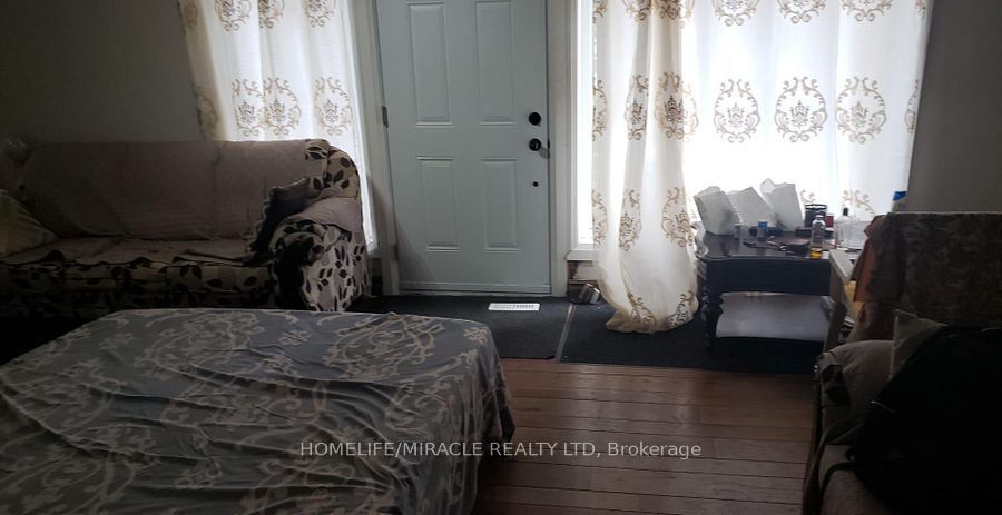 7496 Redstone Road, Mississauga, ON L4T 2B6 photo 3