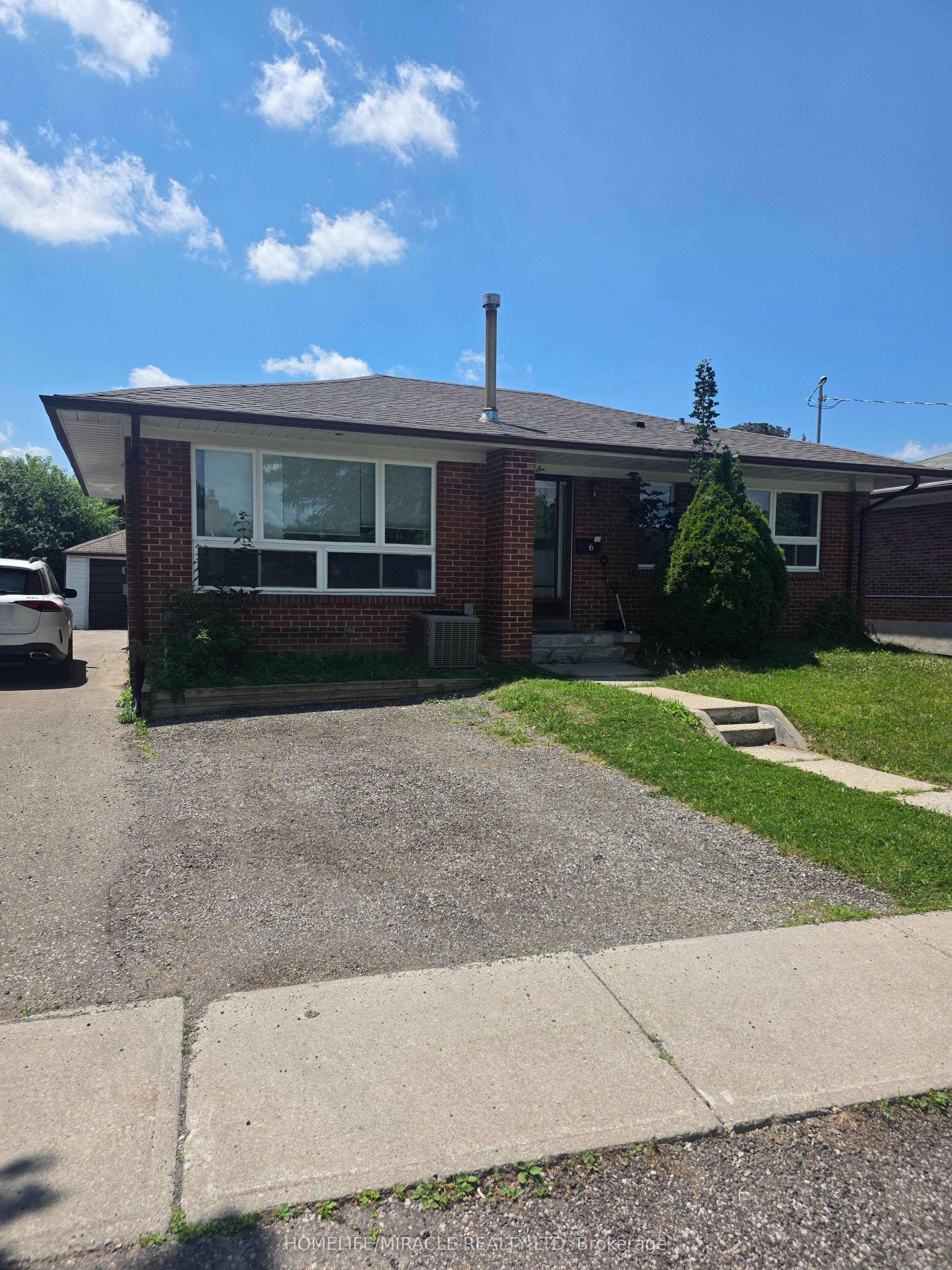6 Sterne Avenue, Brampton, ON L6W 2Y4