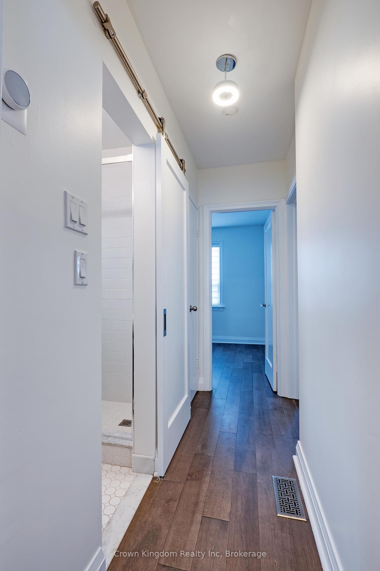 11A Lonborough Avenue N Upper, Toronto, ON M6M 1X2 photo 4