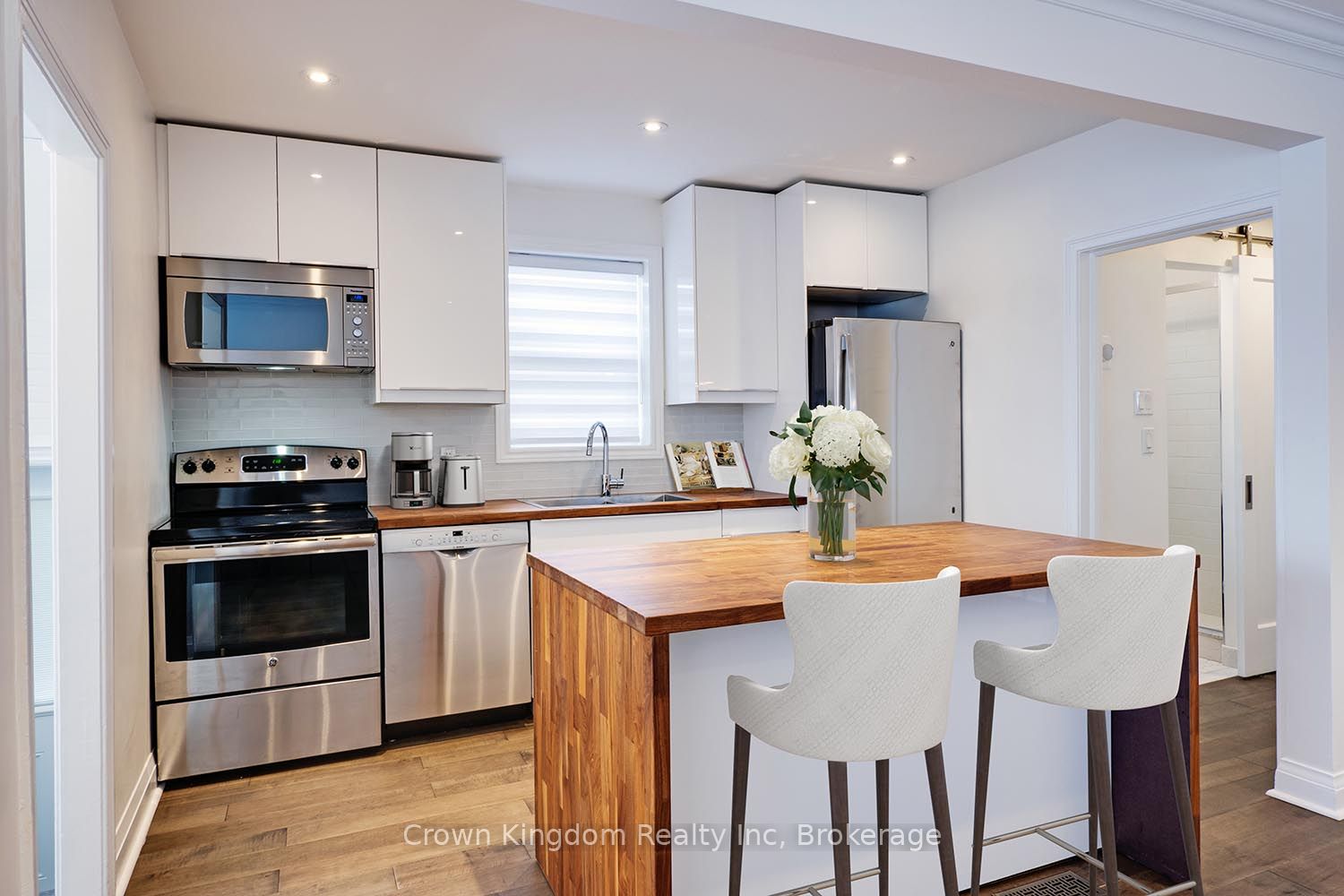 11A Lonborough Avenue N Upper, Toronto, ON M6M 1X2 photo 5