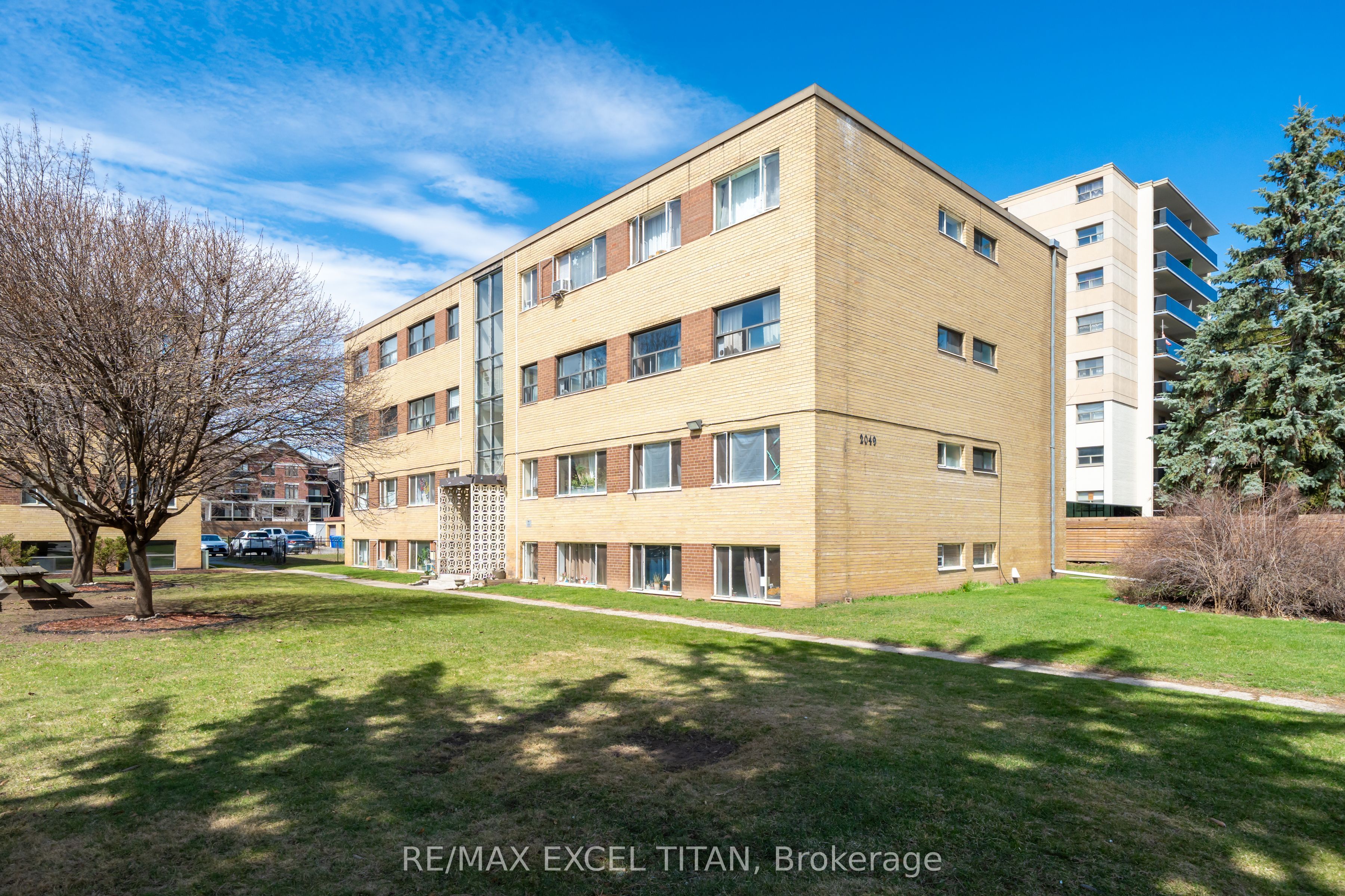 799 Robinson Street 16, Burlington, ON L7R 2L4