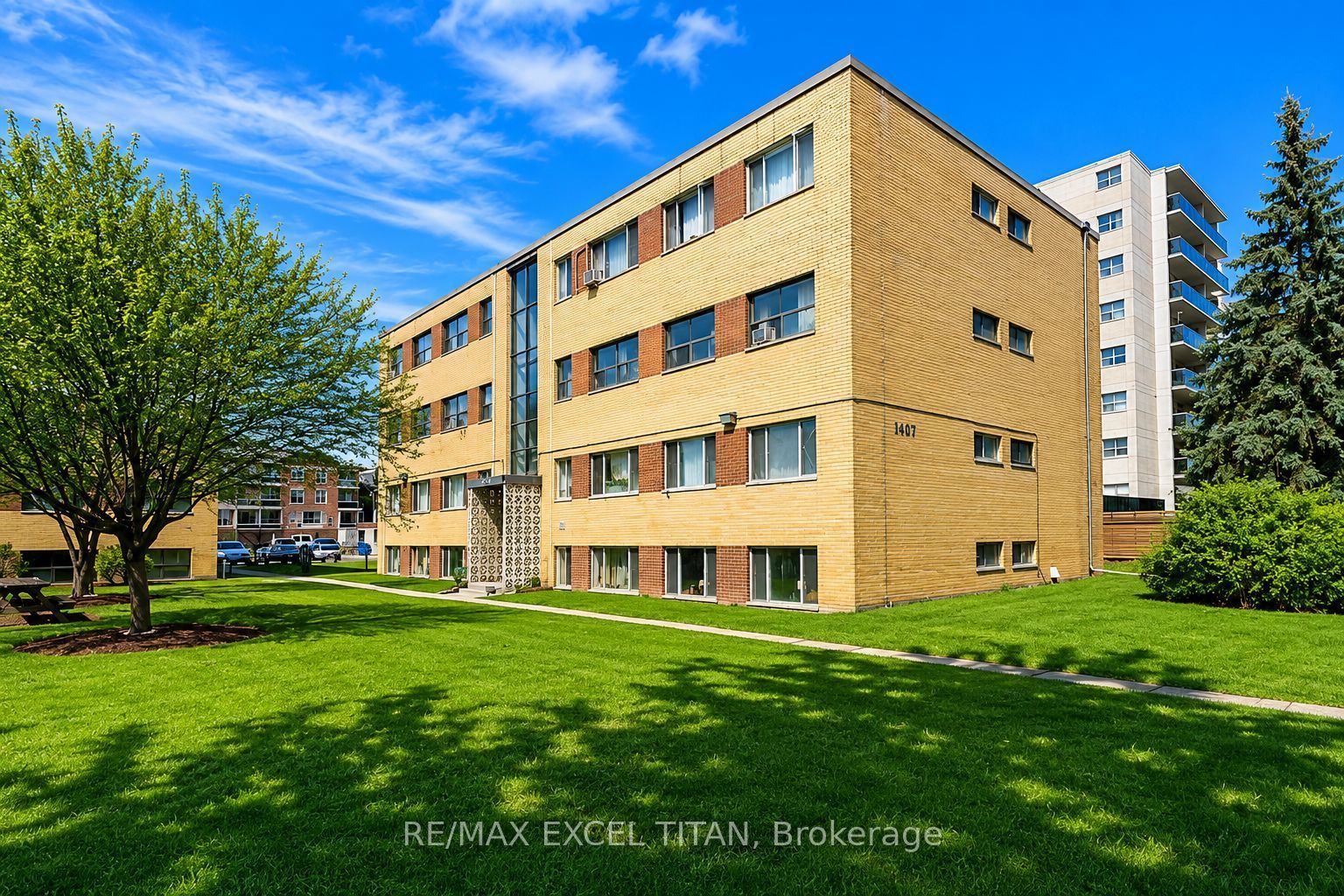 799 Robinson Street 16, Burlington, ON L7R 2L4 photo 2