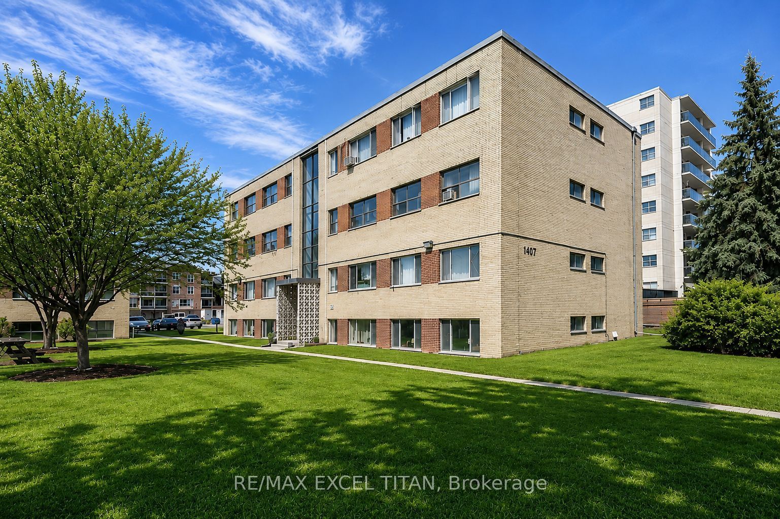 799 Robinson Street 16, Burlington, ON L7R 2L4 photo 3